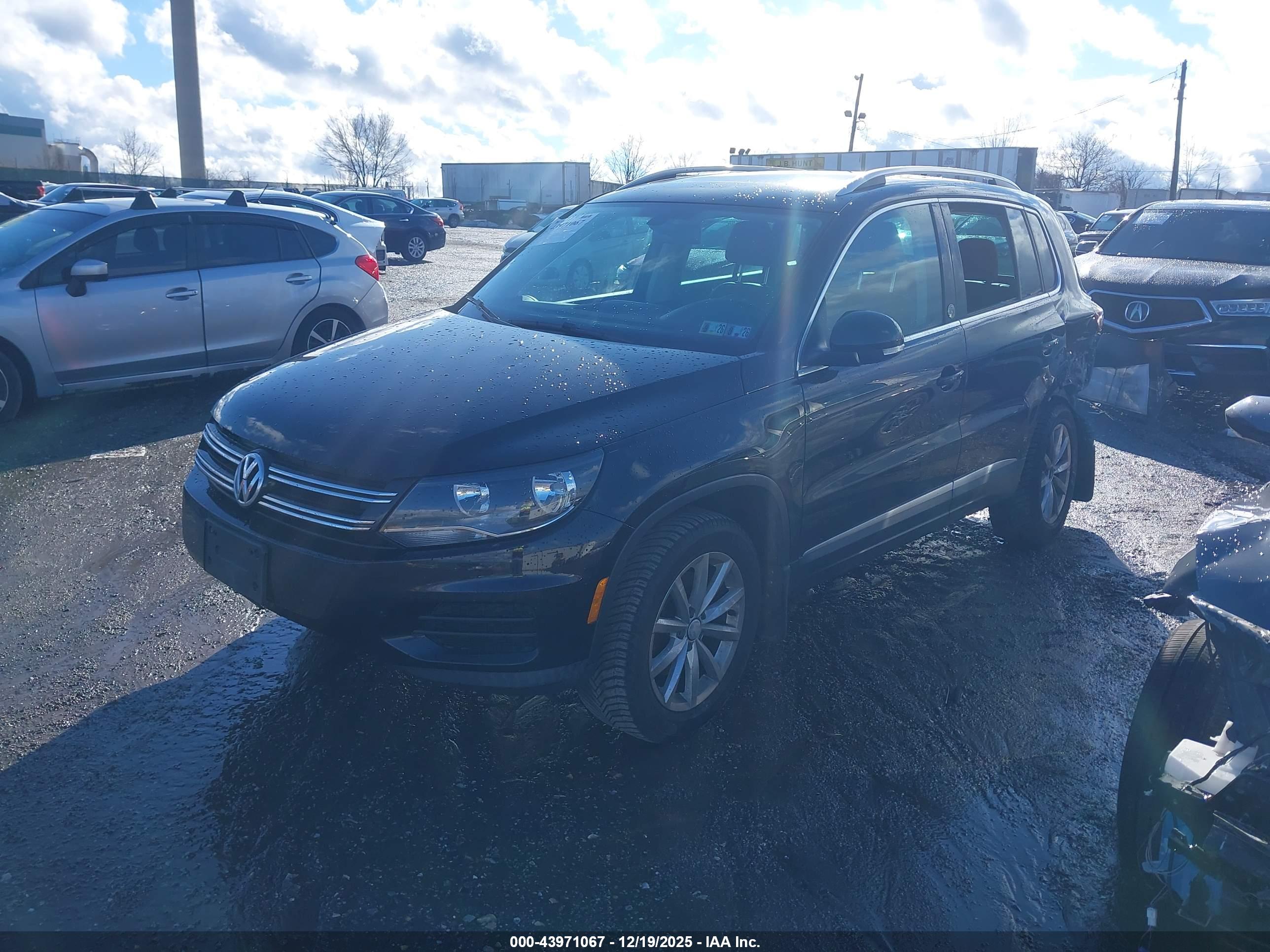 VOLKSWAGEN TIGUAN image 2