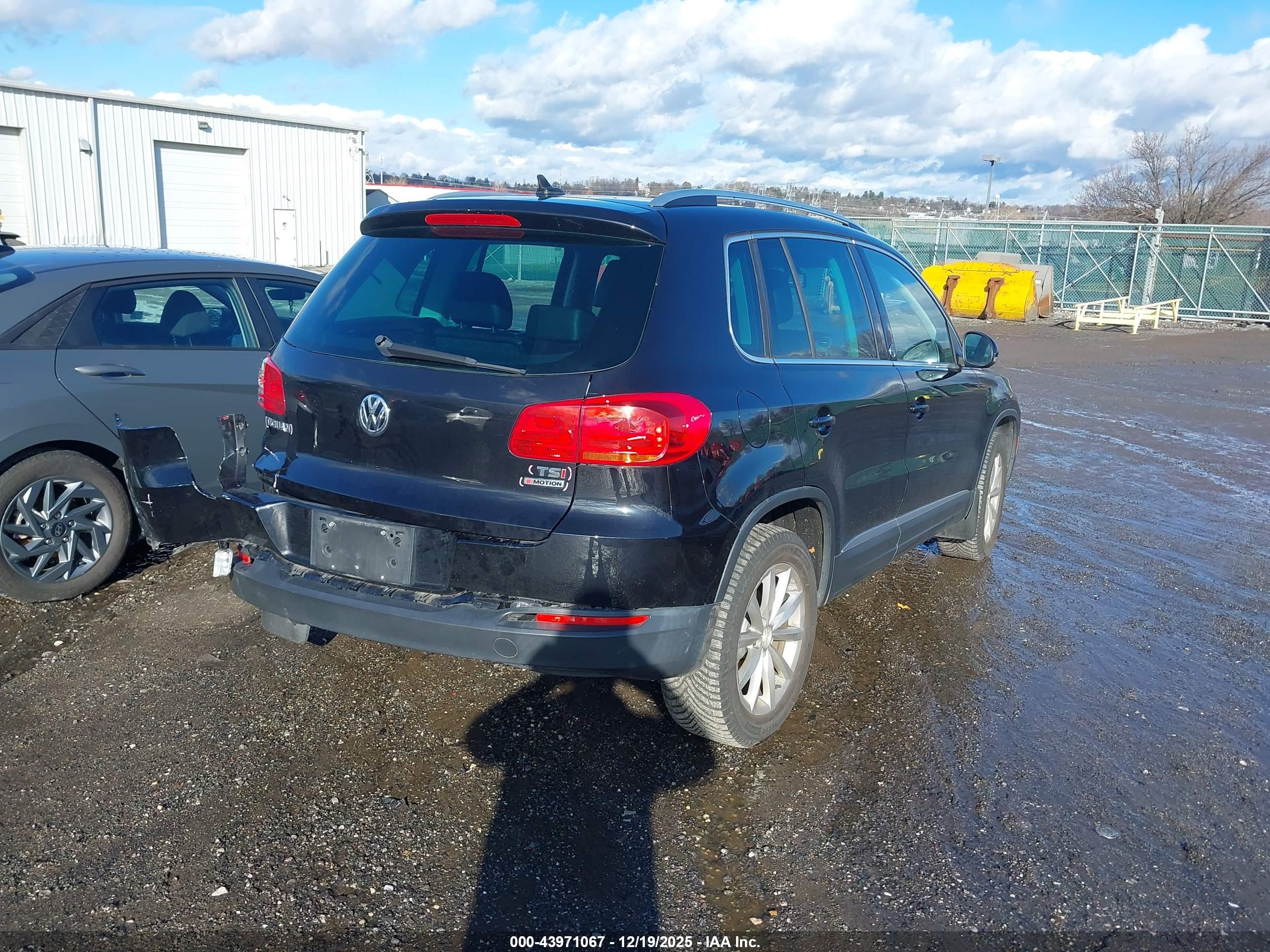 VOLKSWAGEN TIGUAN image 4