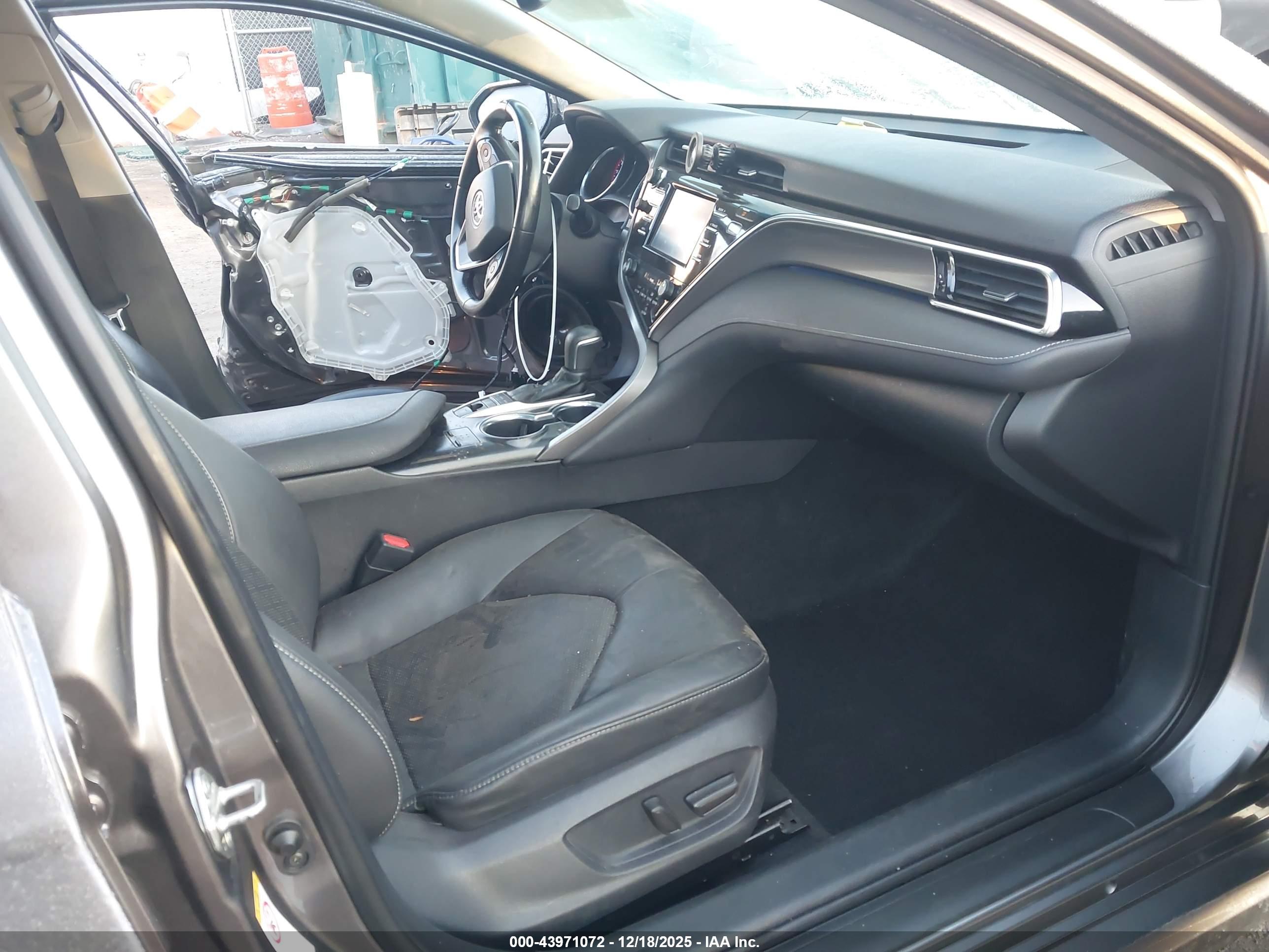 TOYOTA CAMRY image 5