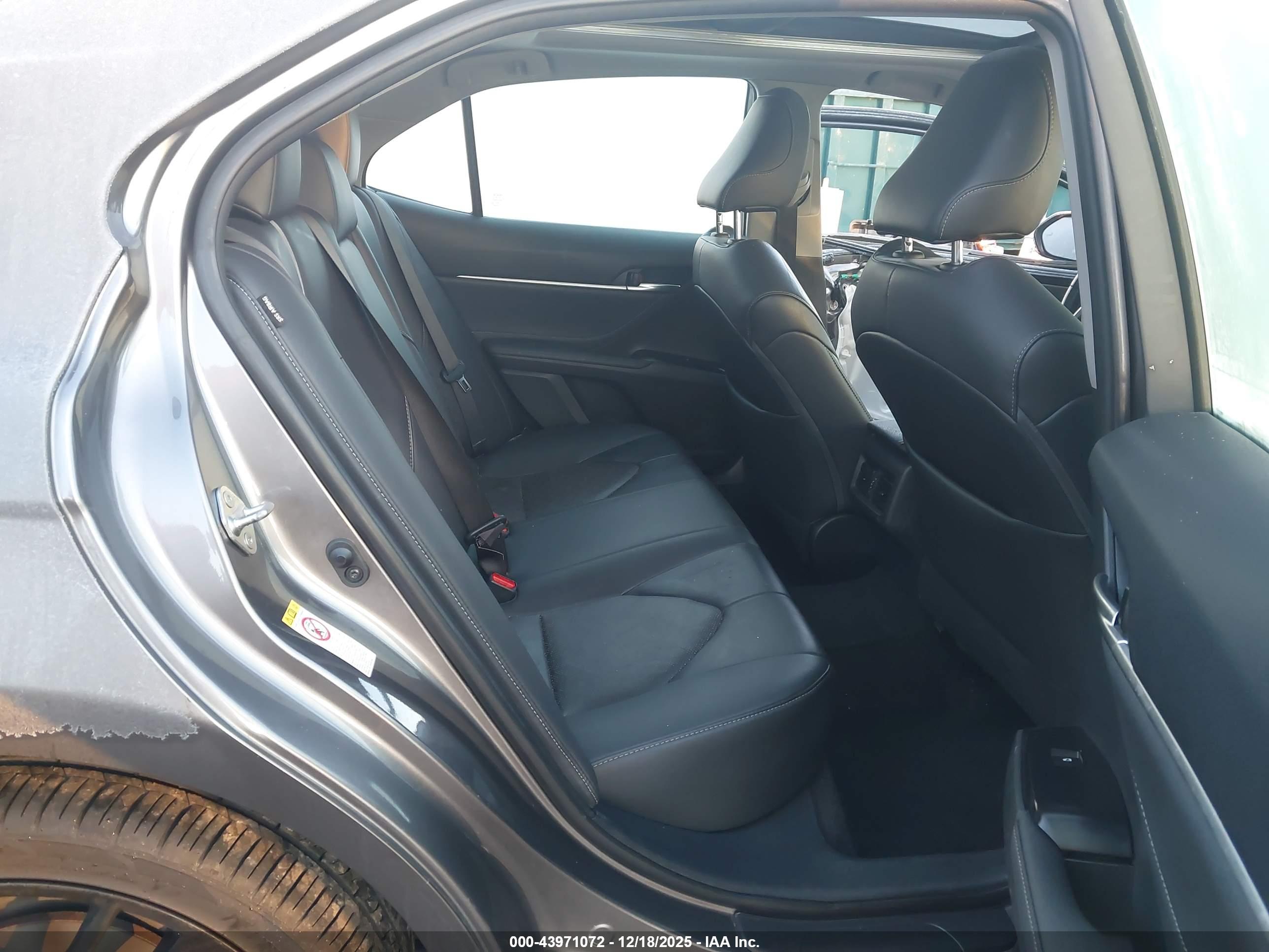 TOYOTA CAMRY image 8