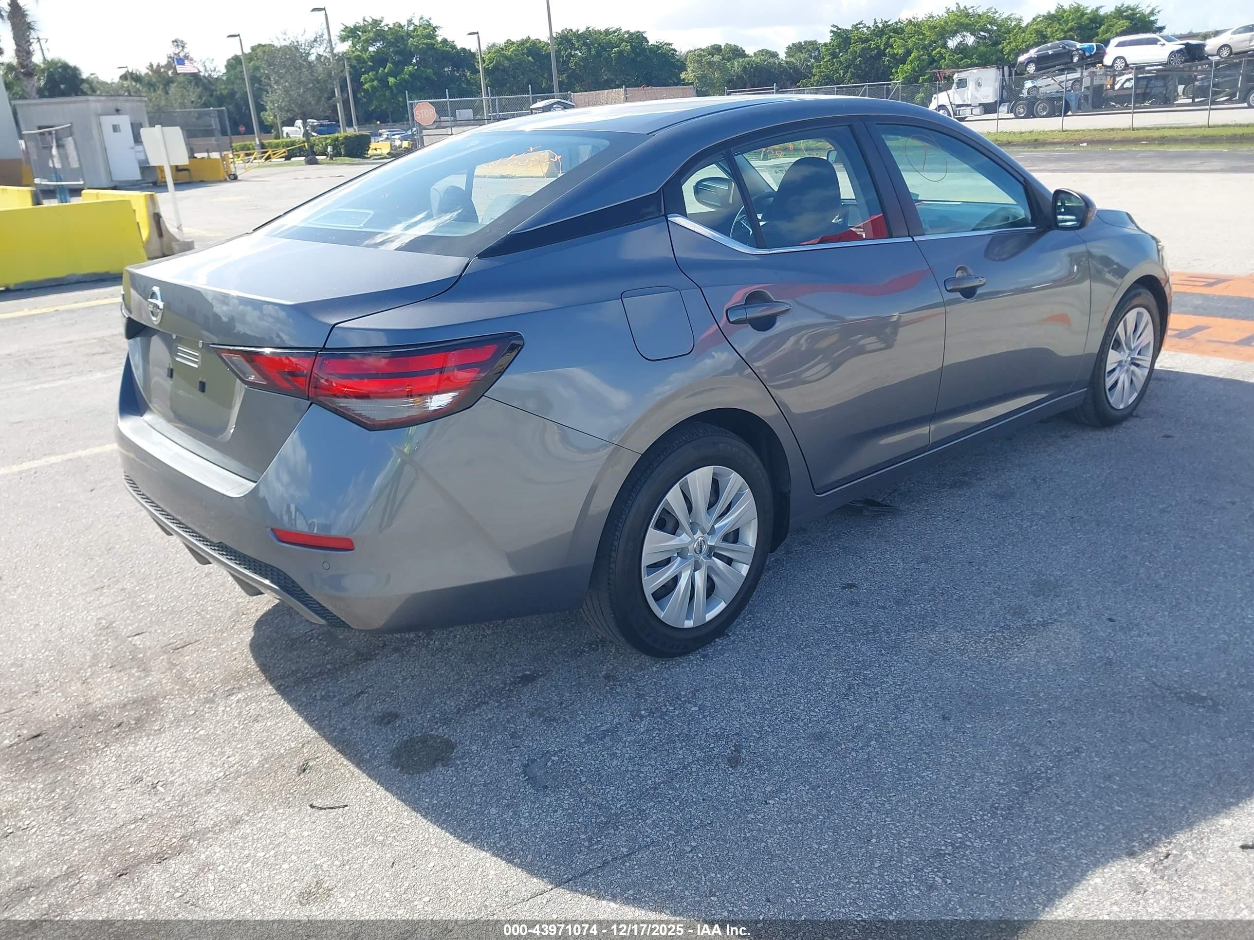 NISSAN SENTRA image 4
