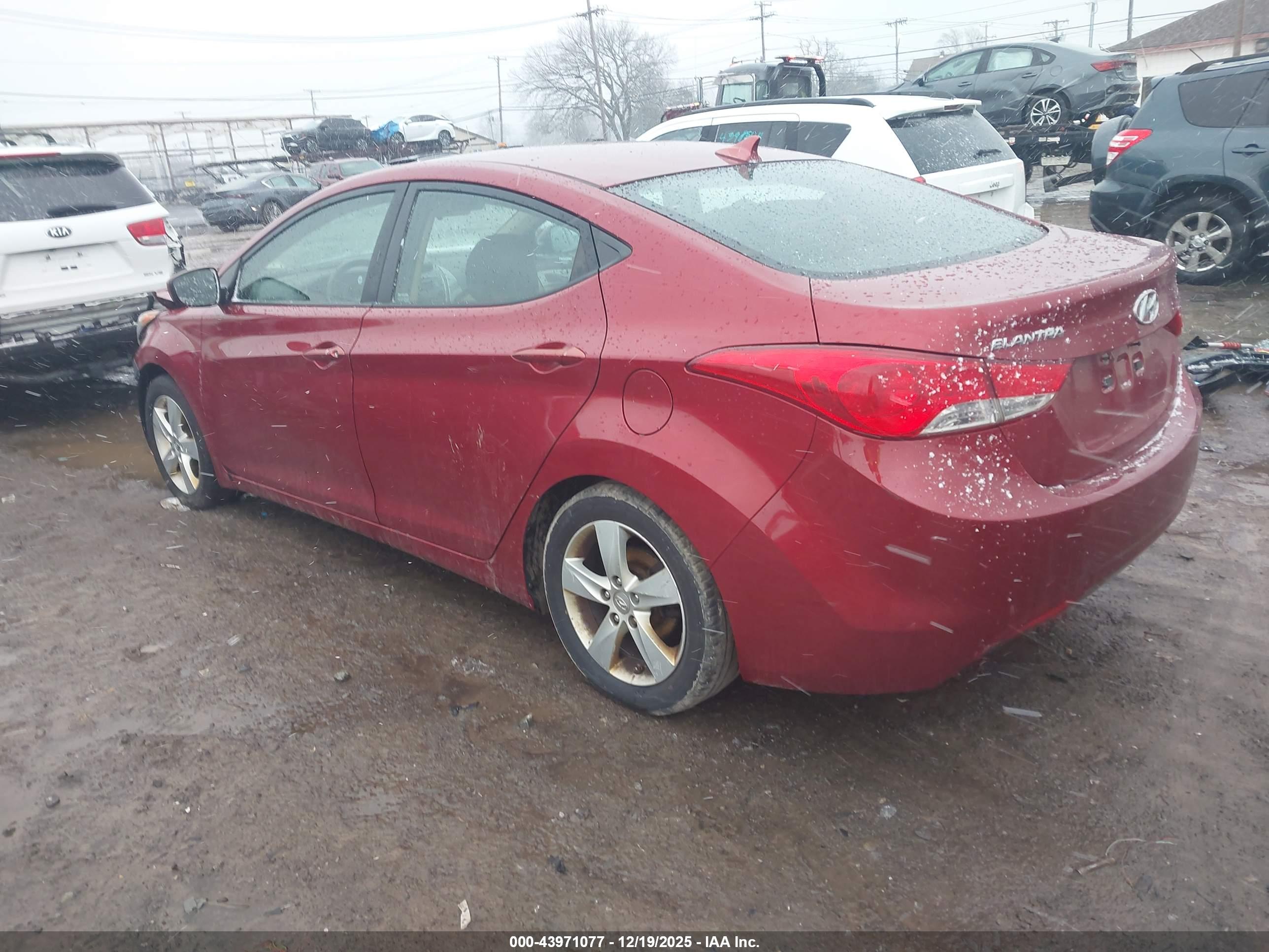 HYUNDAI ELANTRA image 3