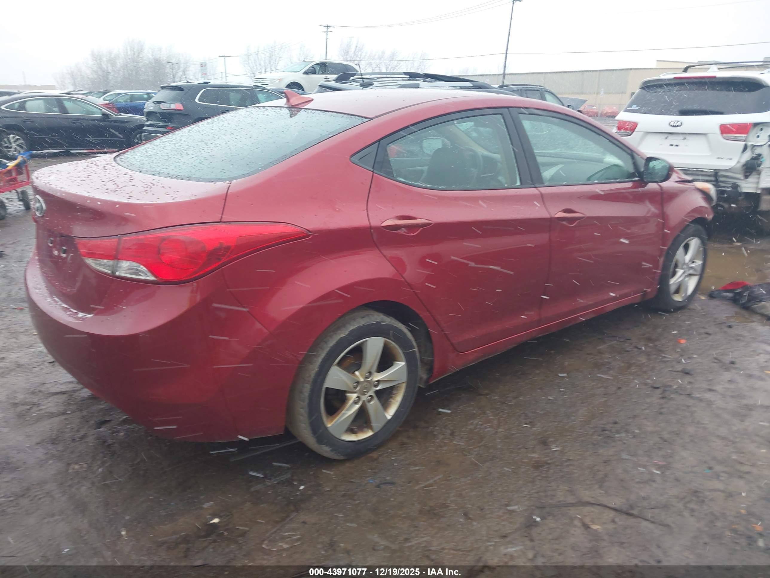 HYUNDAI ELANTRA image 4