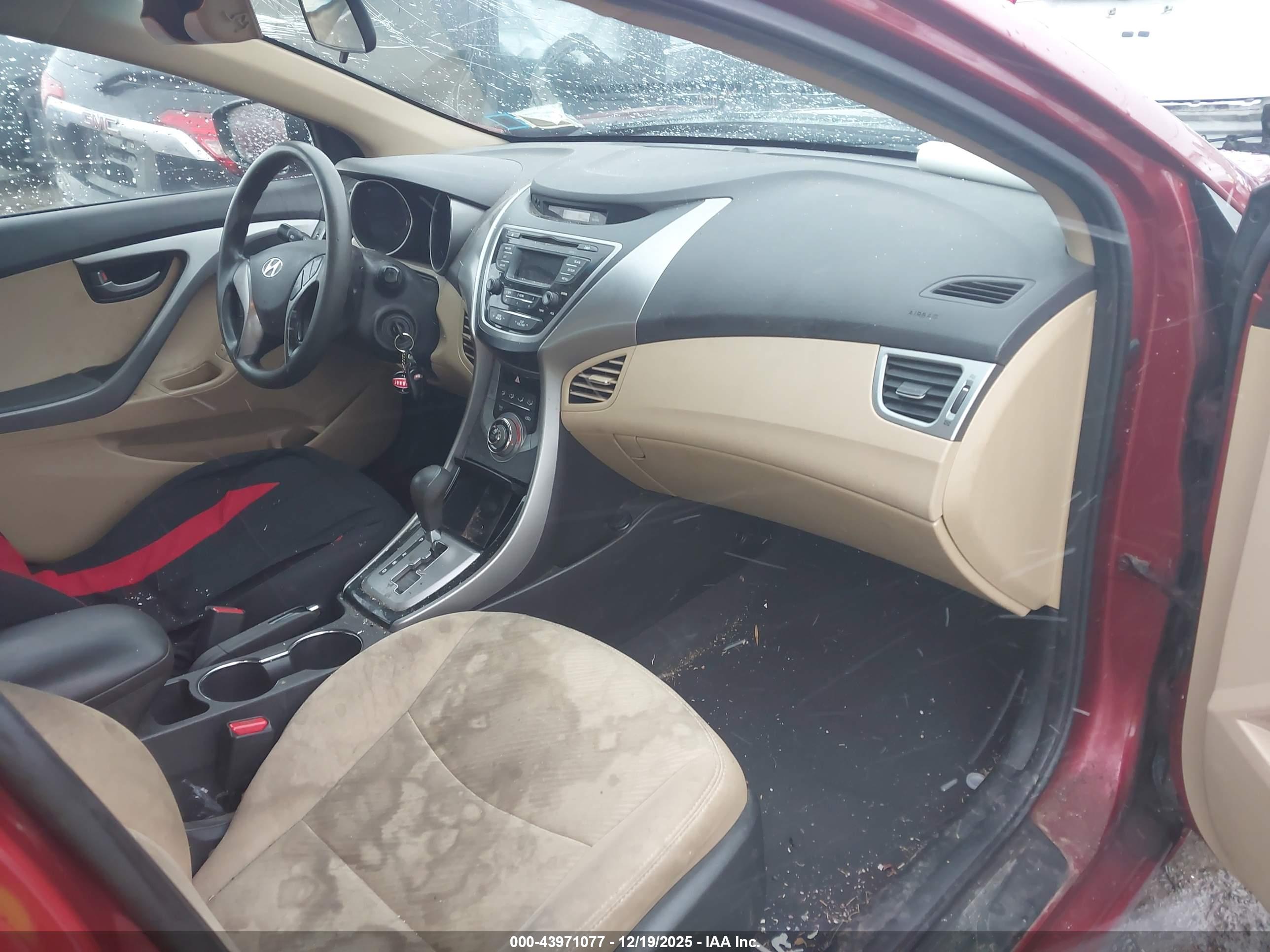 HYUNDAI ELANTRA image 5