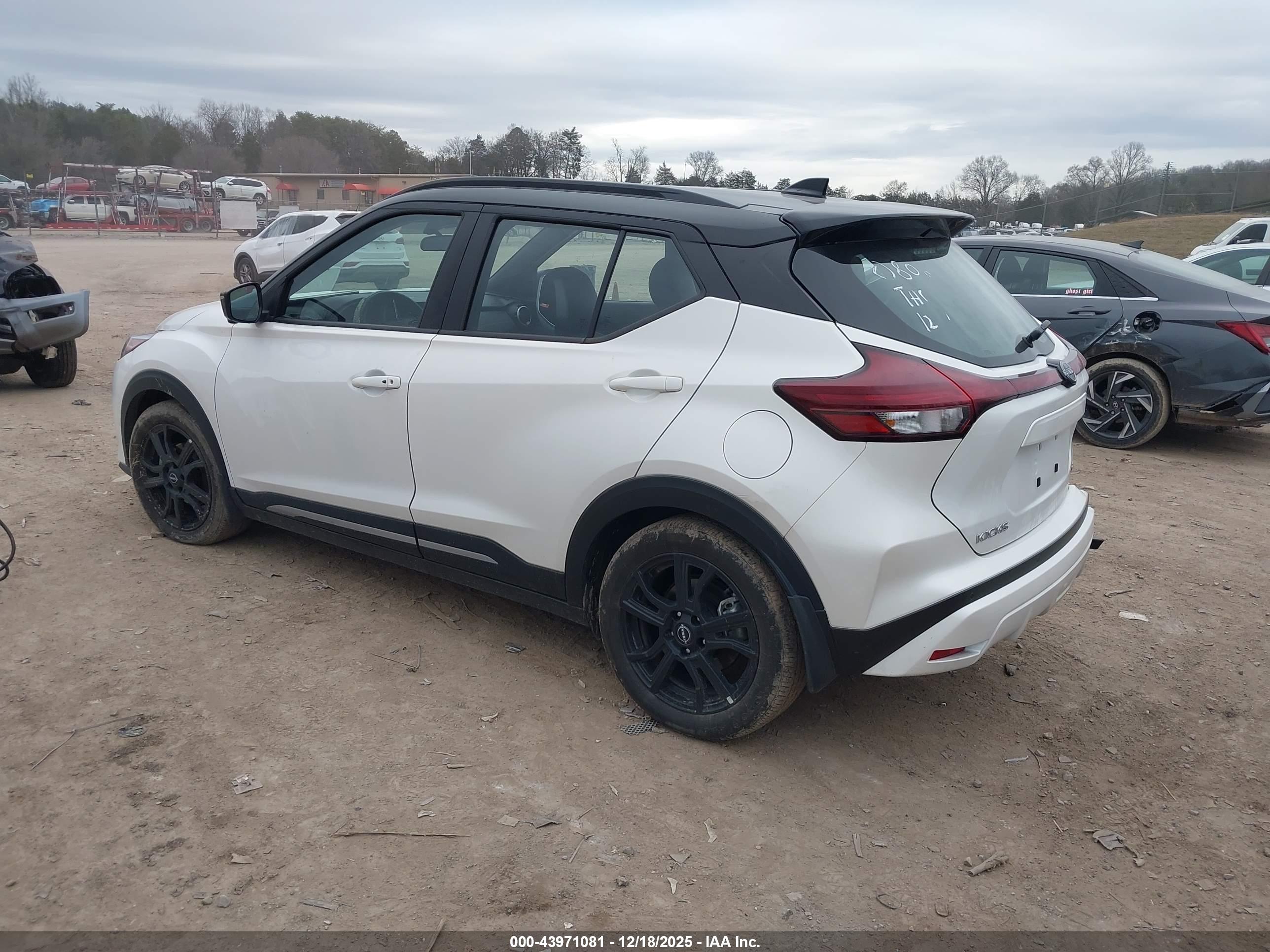 NISSAN KICKS image 3