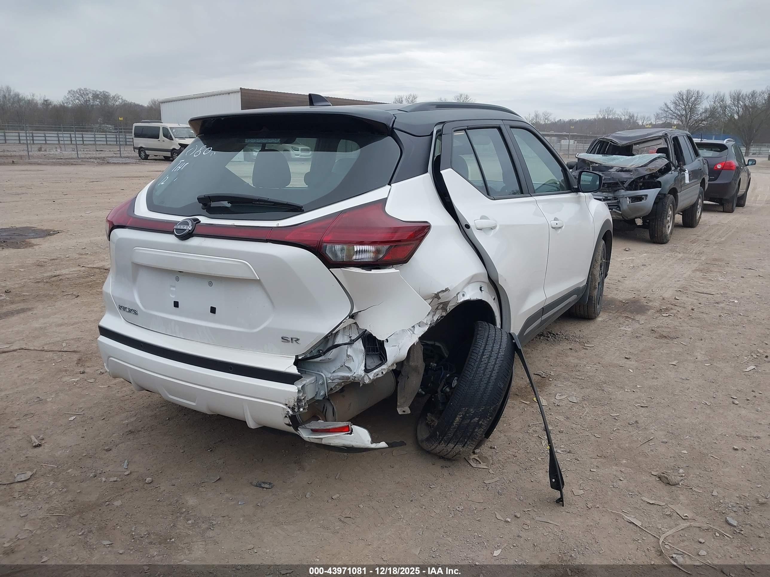 NISSAN KICKS image 6
