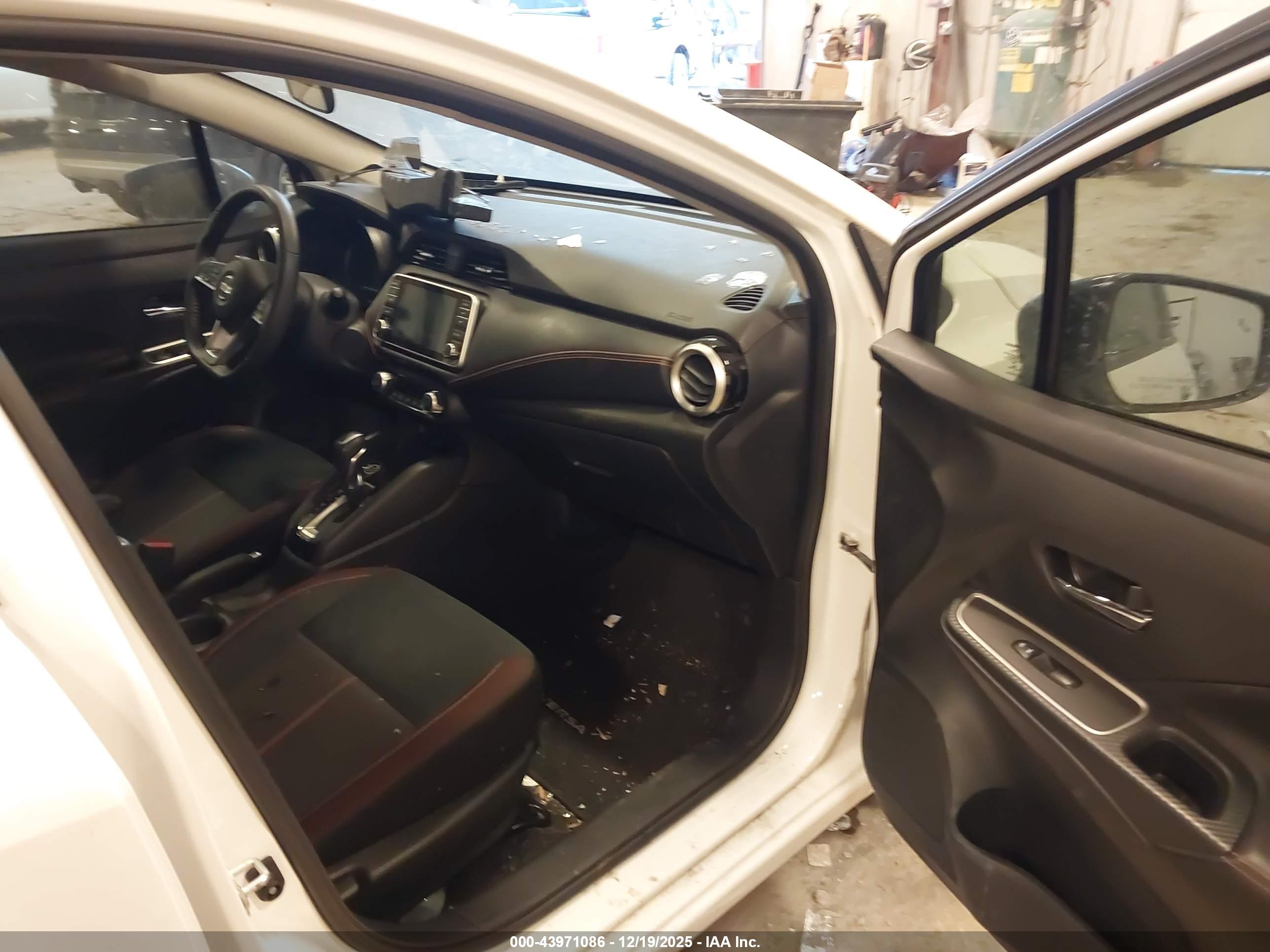 NISSAN VERSA image 5