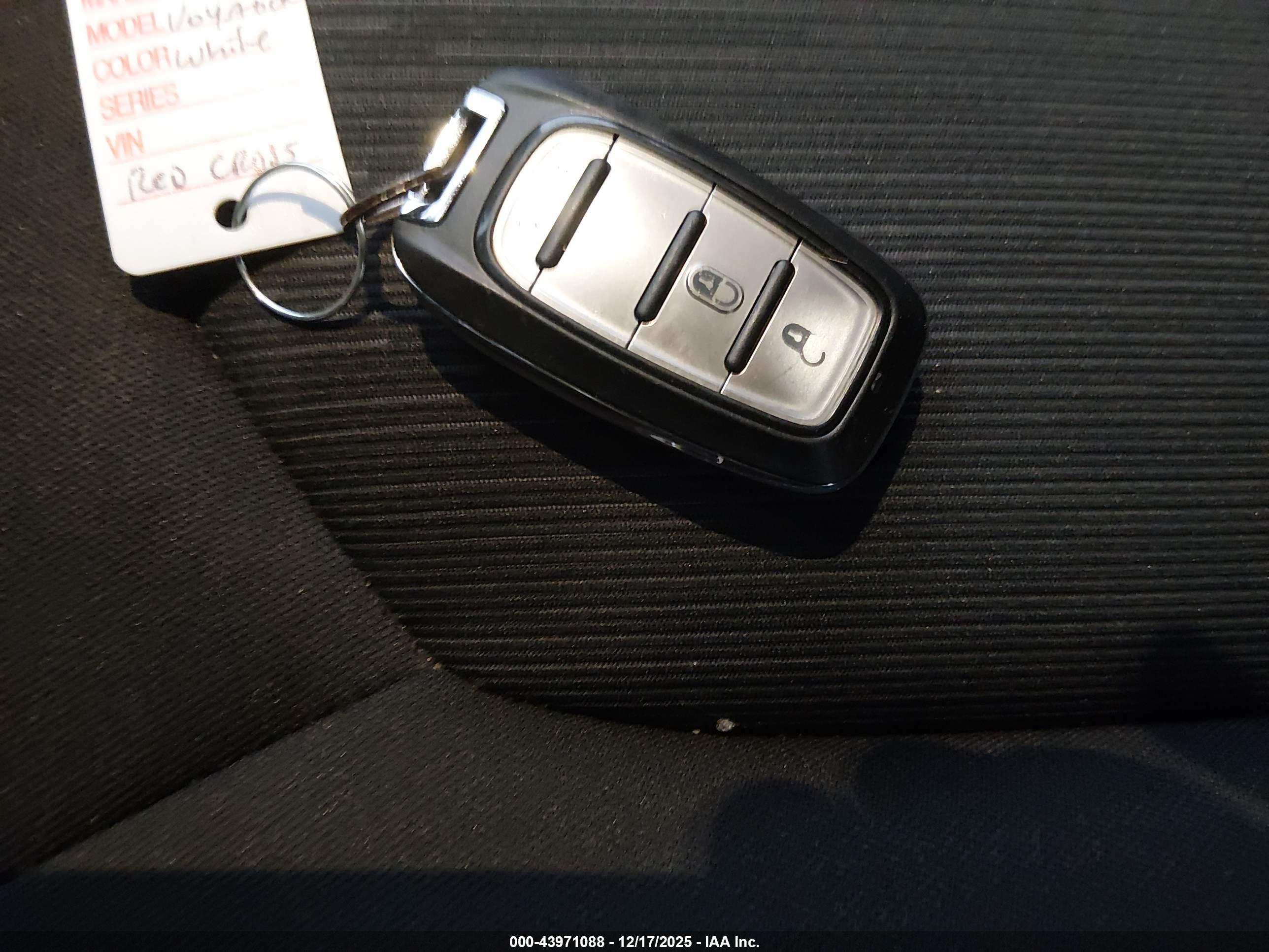 CHRYSLER VOYAGER image 11
