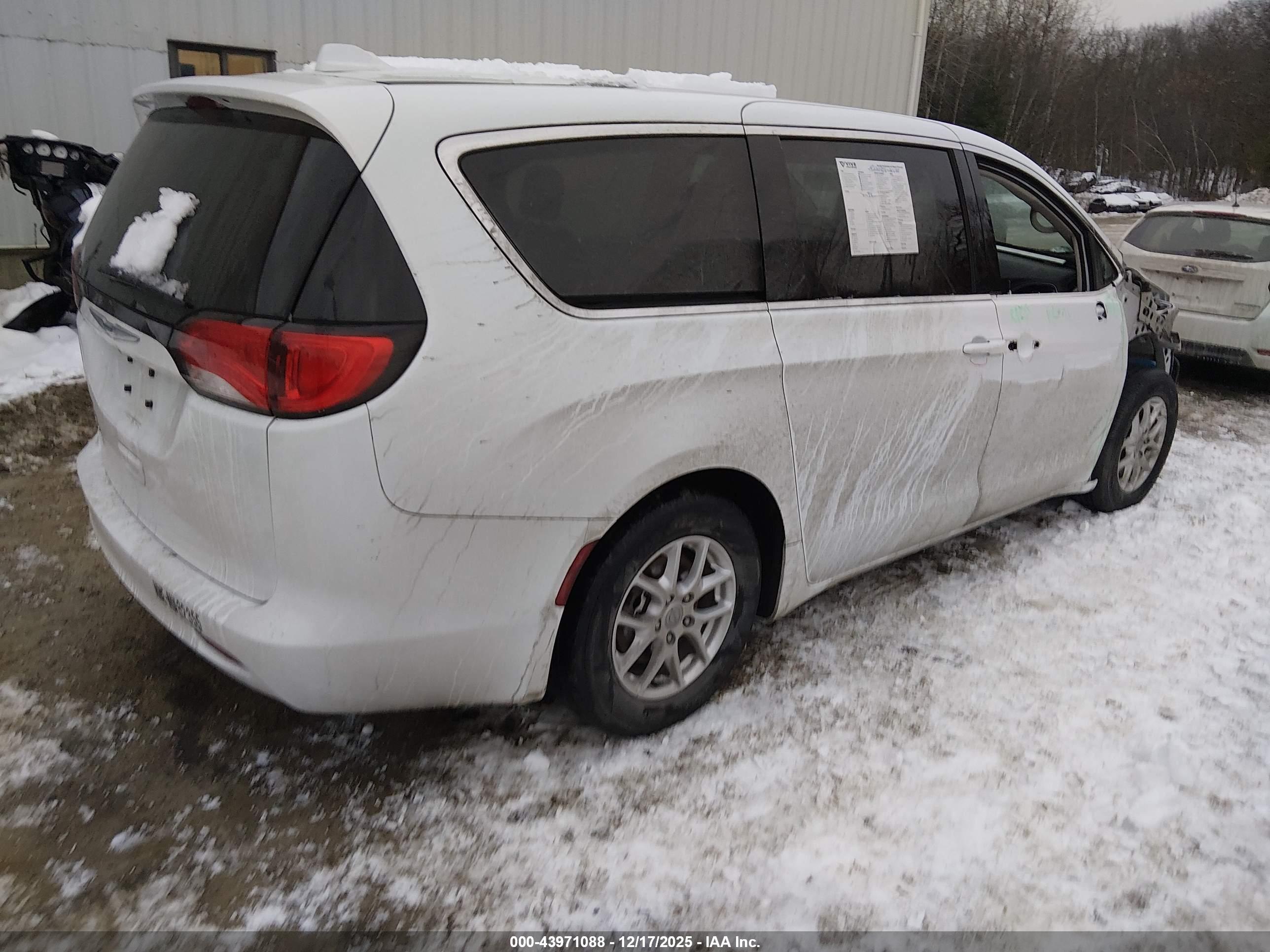 CHRYSLER VOYAGER image 4