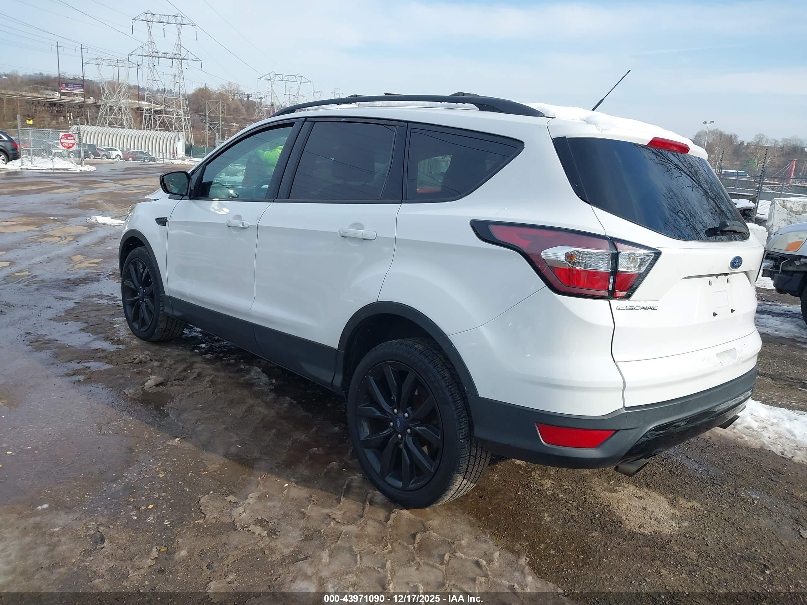 FORD ESCAPE image 3