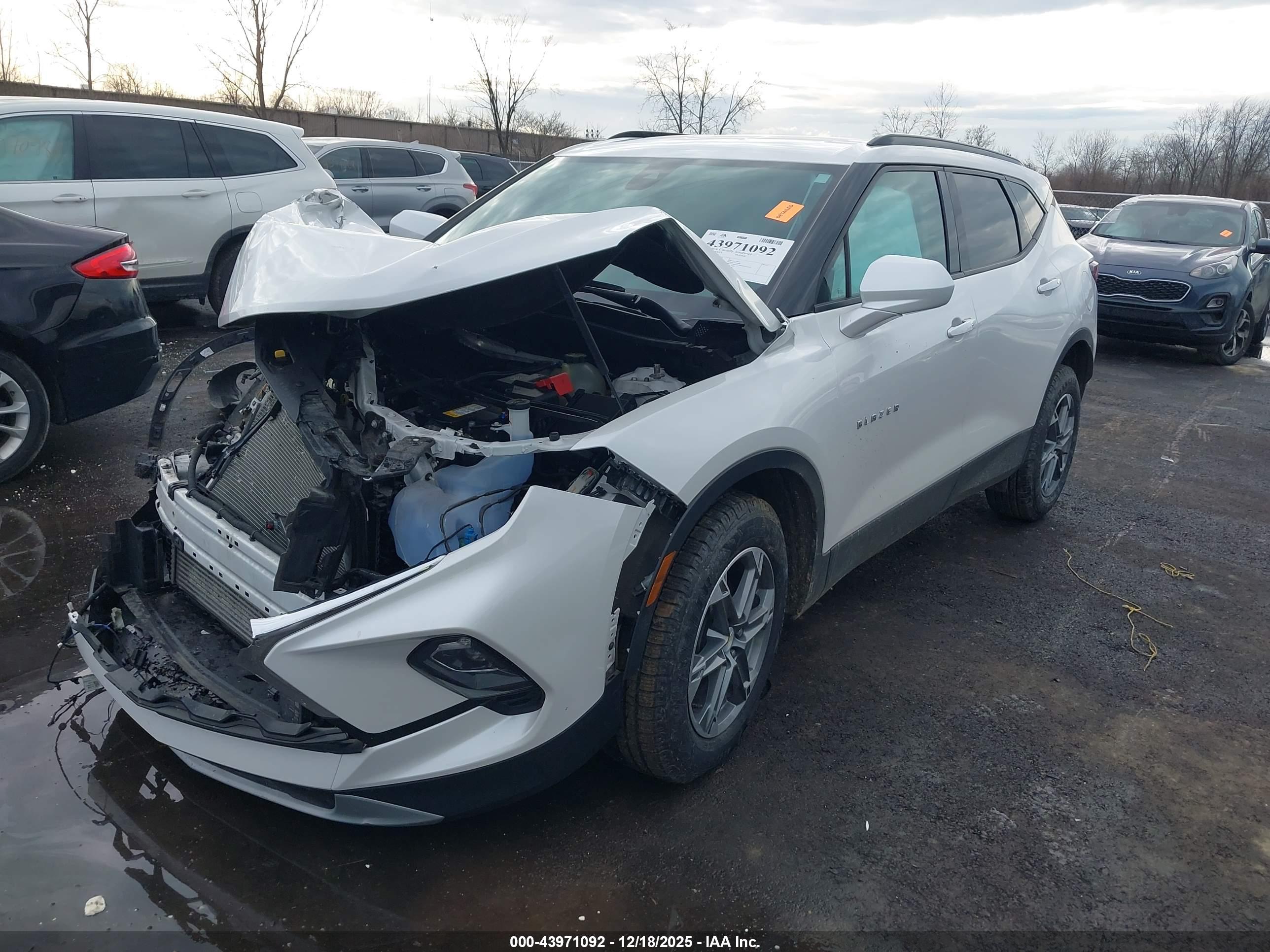 CHEVROLET BLAZER image 2