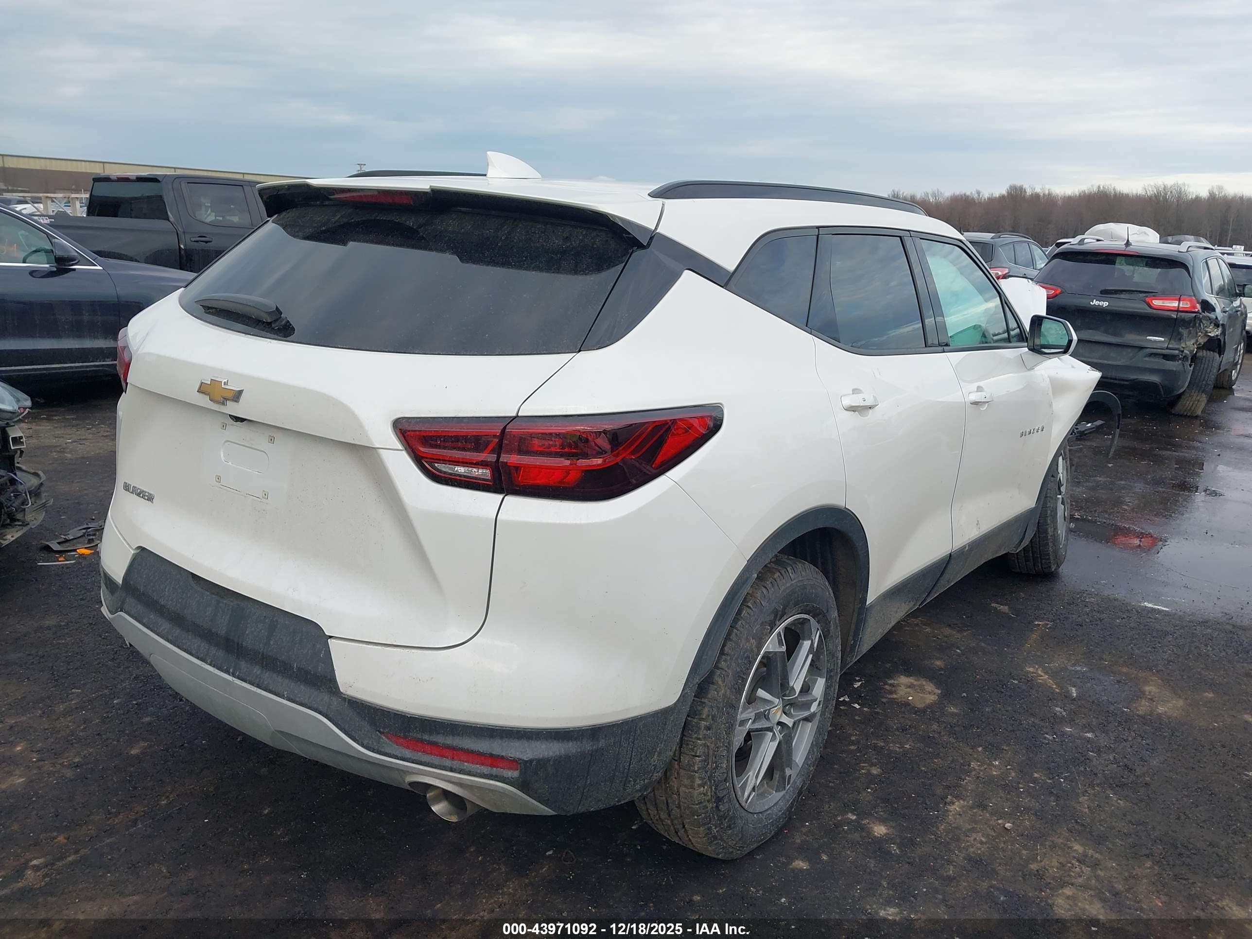CHEVROLET BLAZER image 4