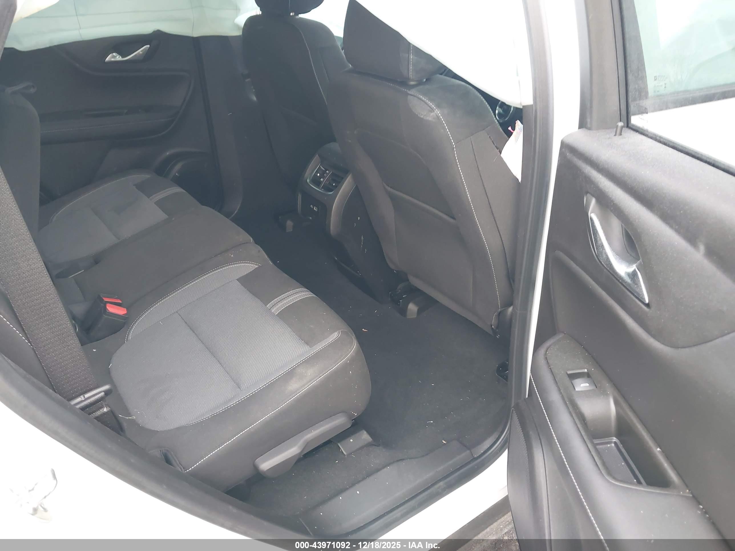 CHEVROLET BLAZER image 8