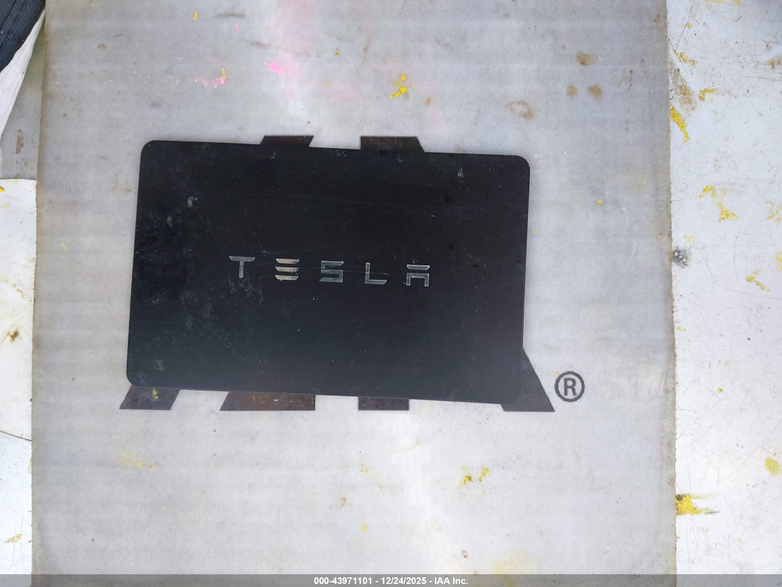 TESLA MODEL image 11