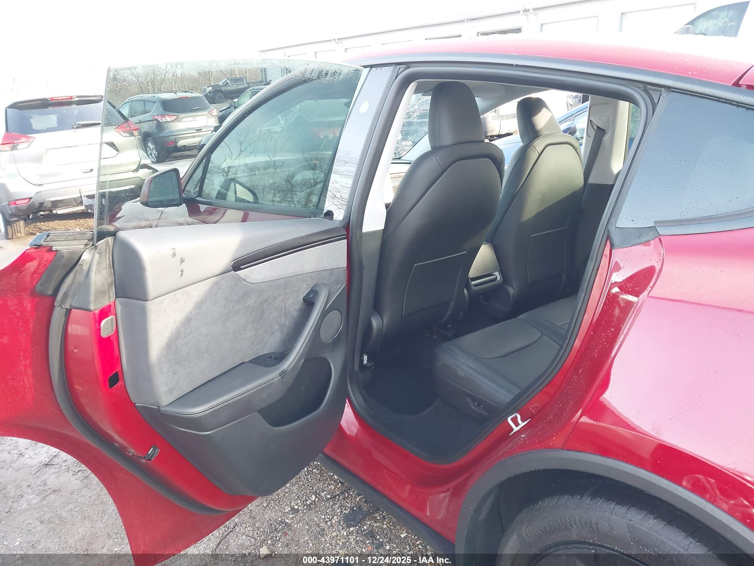 TESLA MODEL image 8