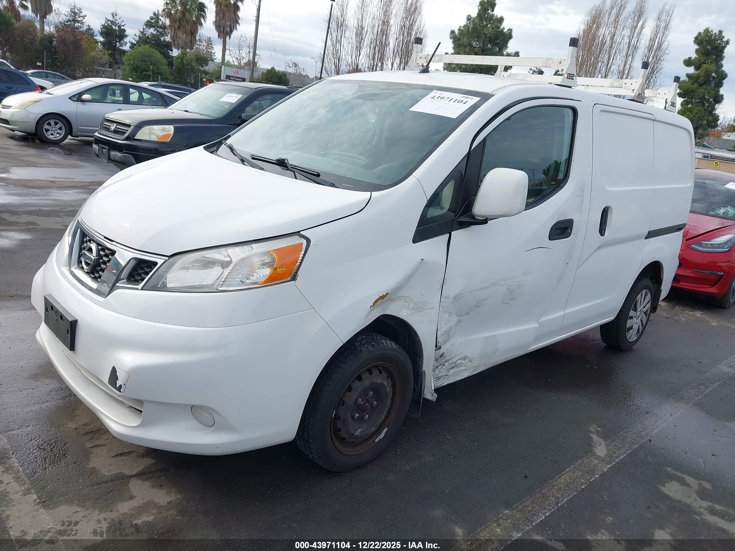 NISSAN NV200 image 2