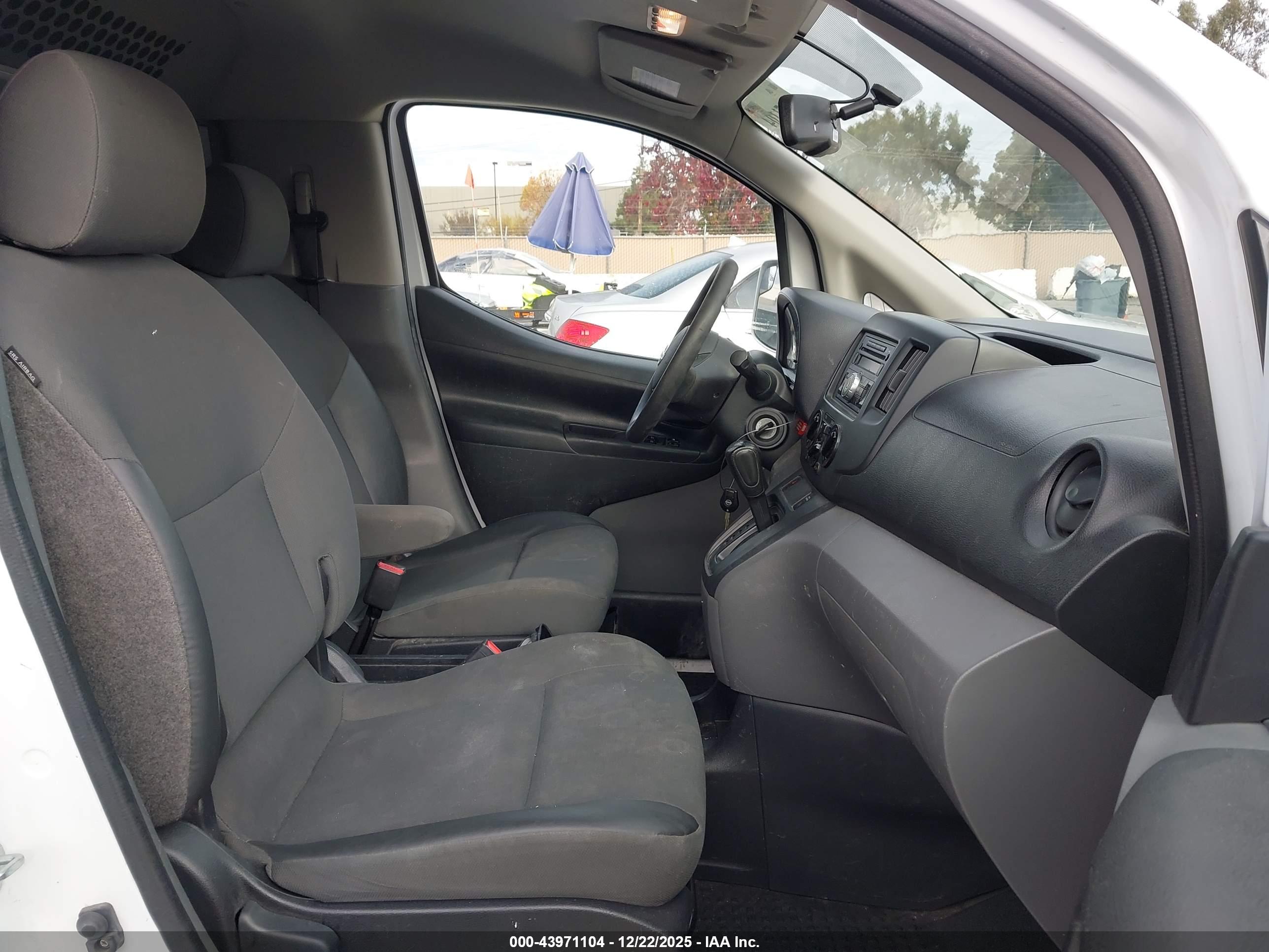 NISSAN NV200 image 5