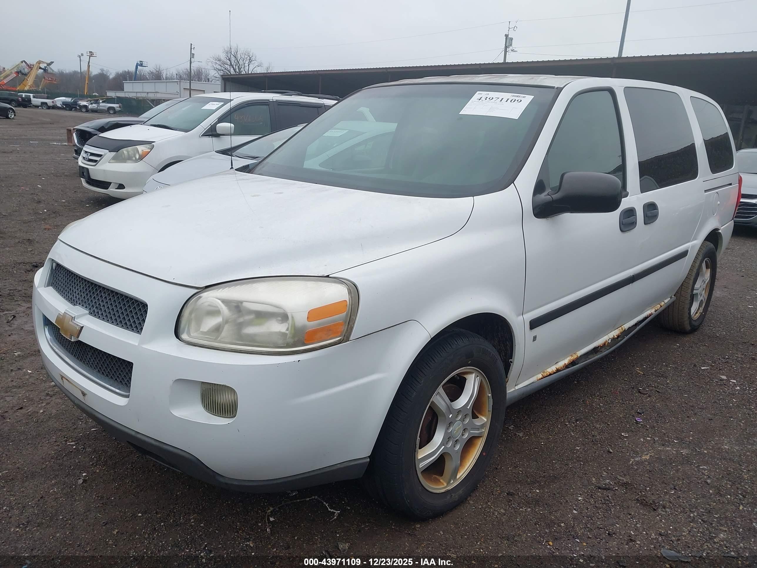 CHEVROLET UPLANDER image 2
