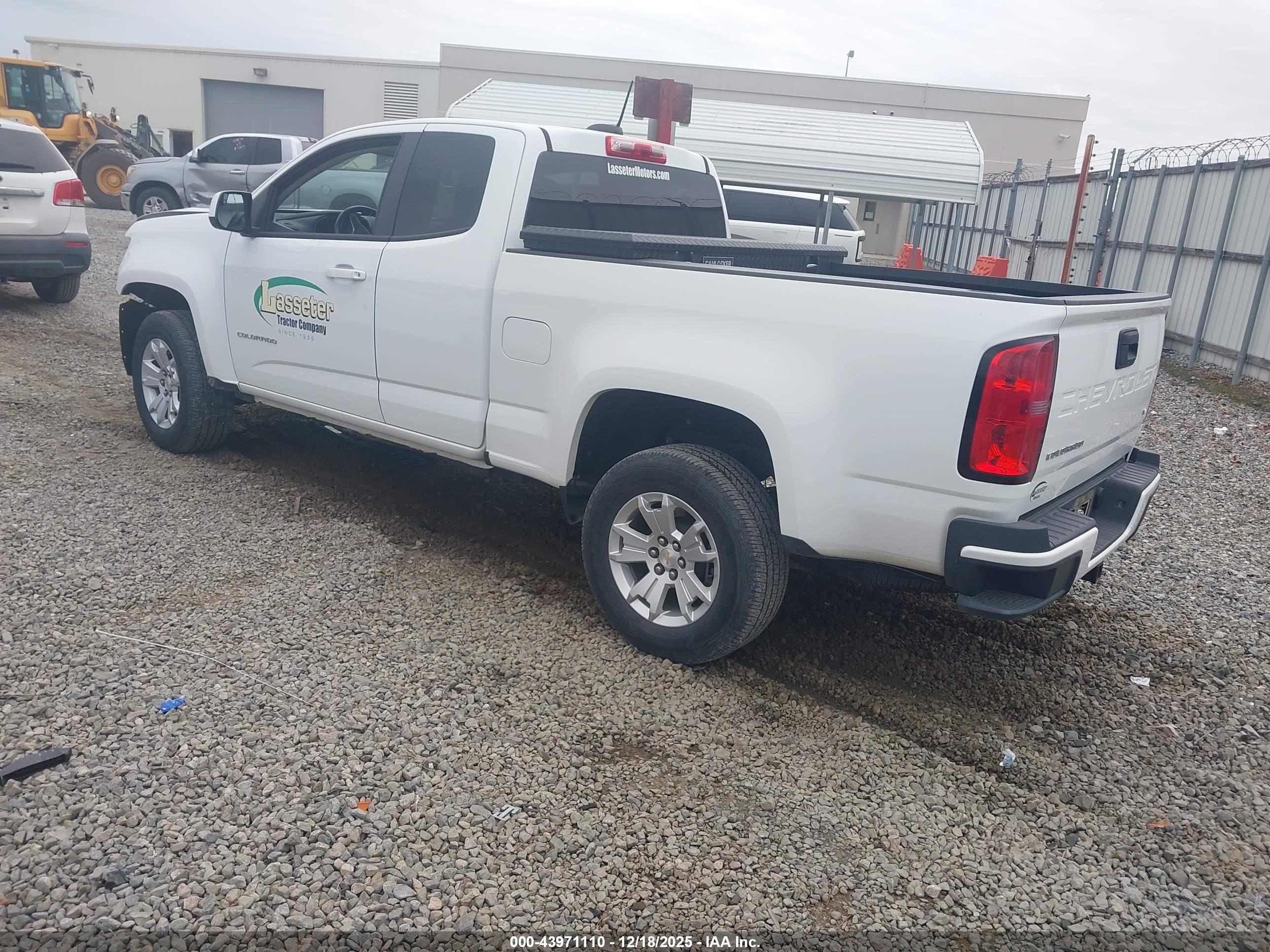 CHEVROLET COLORADO image 3