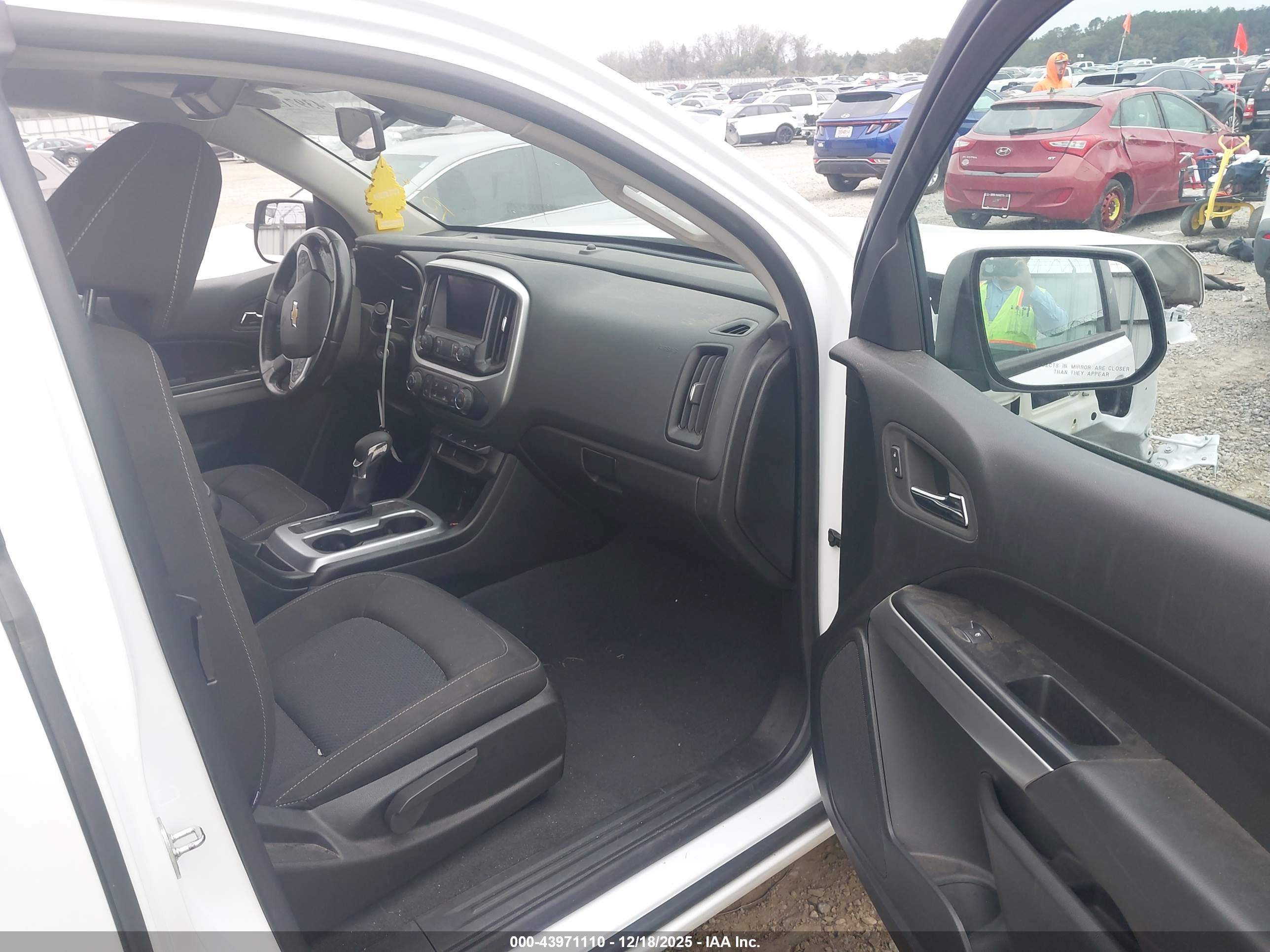 CHEVROLET COLORADO image 5