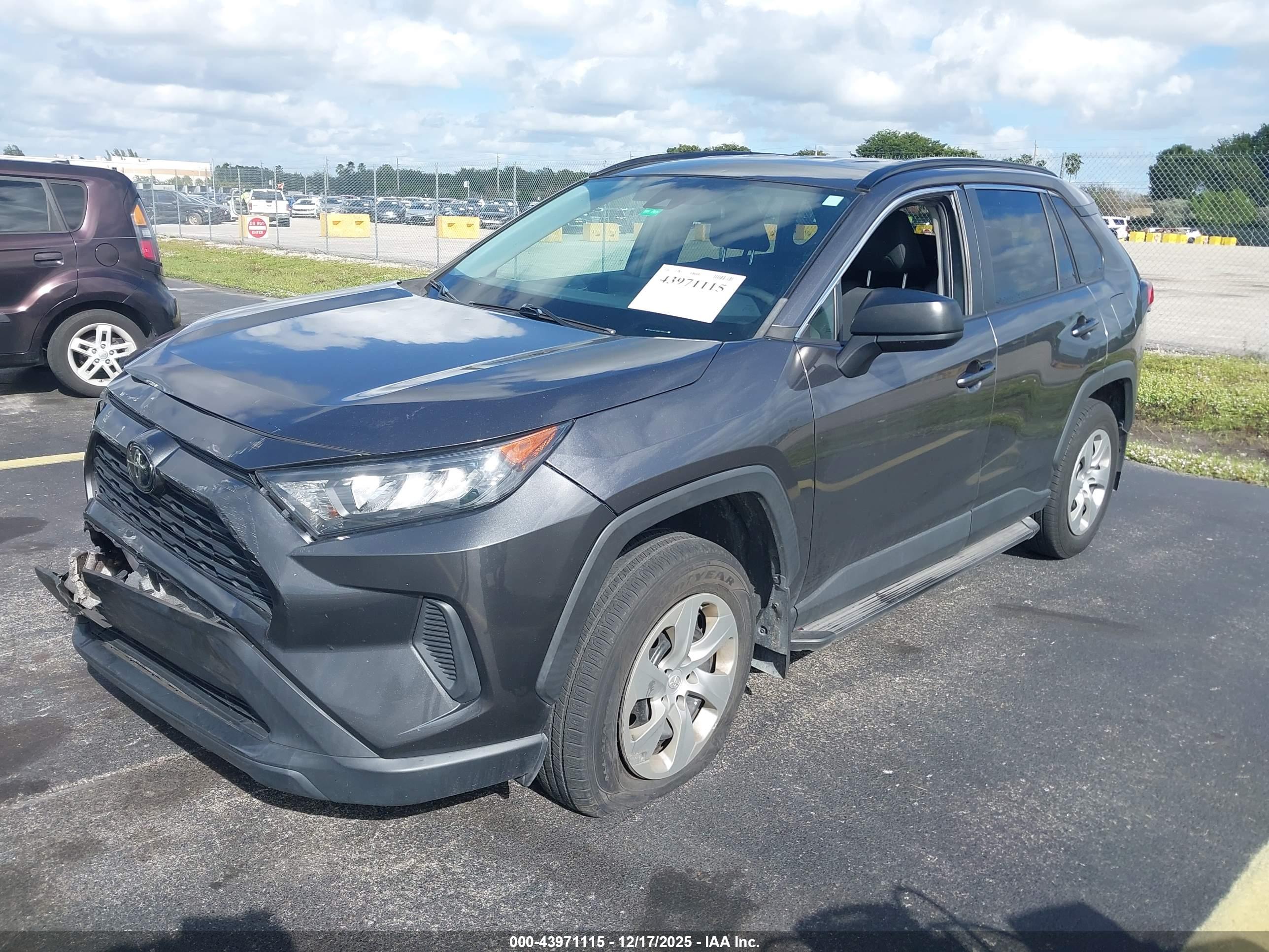 TOYOTA RAV4 image 2