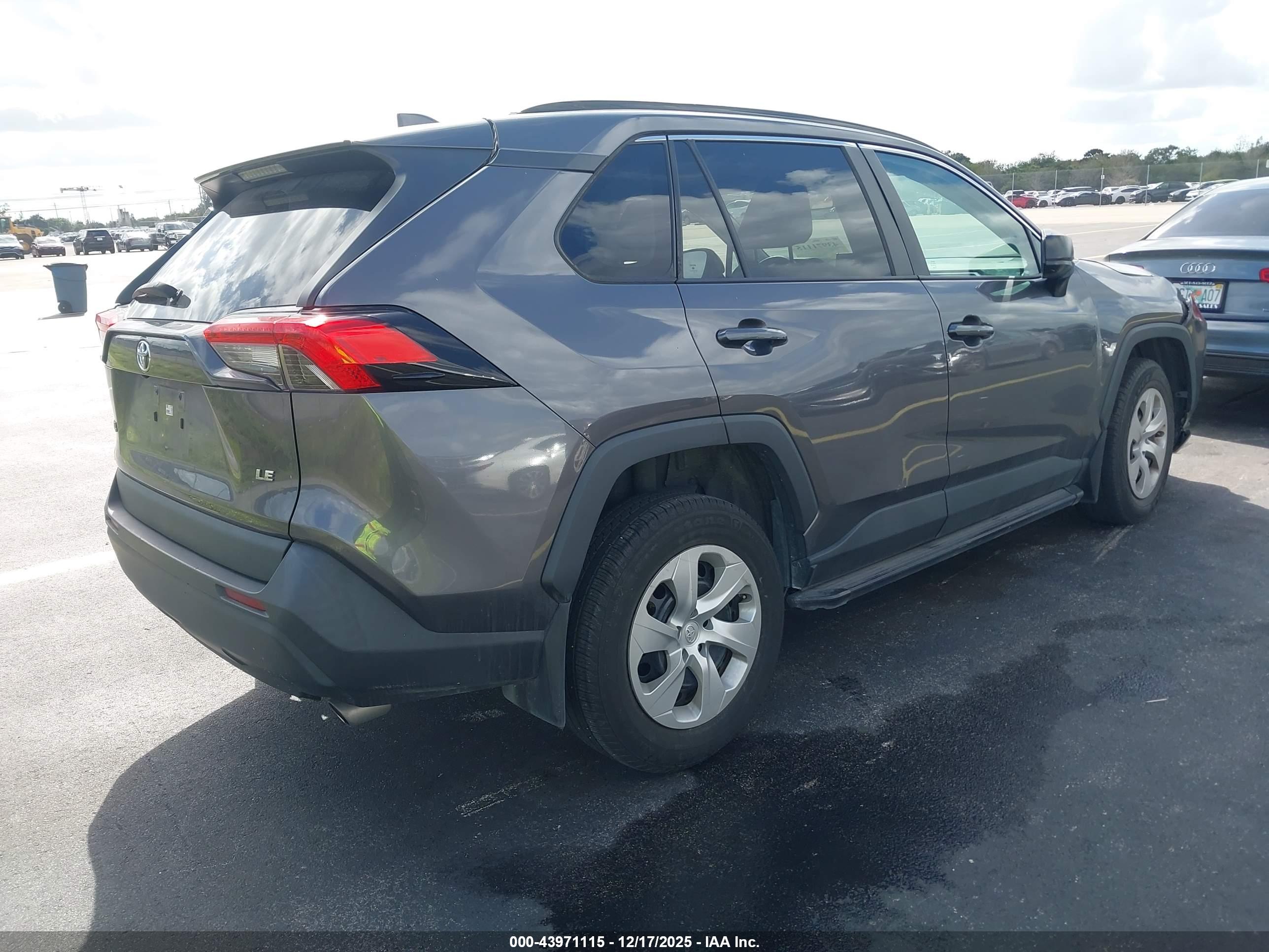 TOYOTA RAV4 image 4