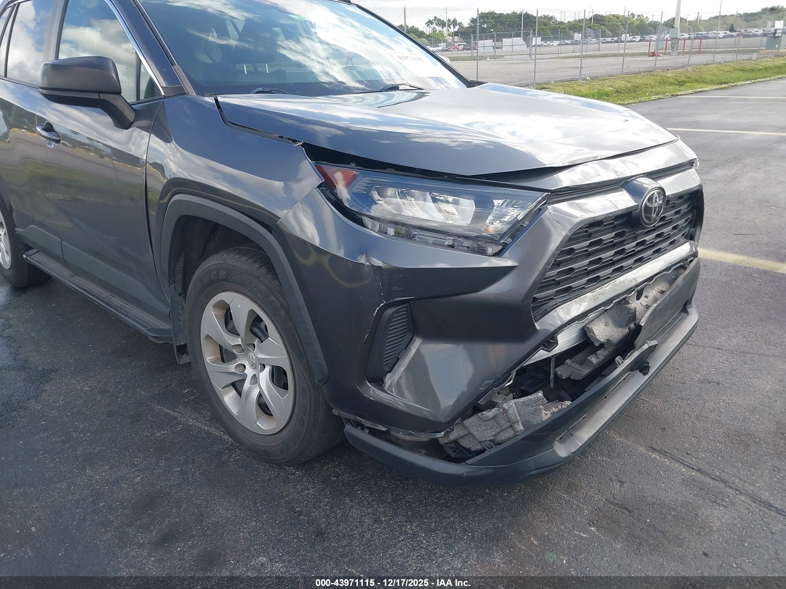 TOYOTA RAV4 image 6
