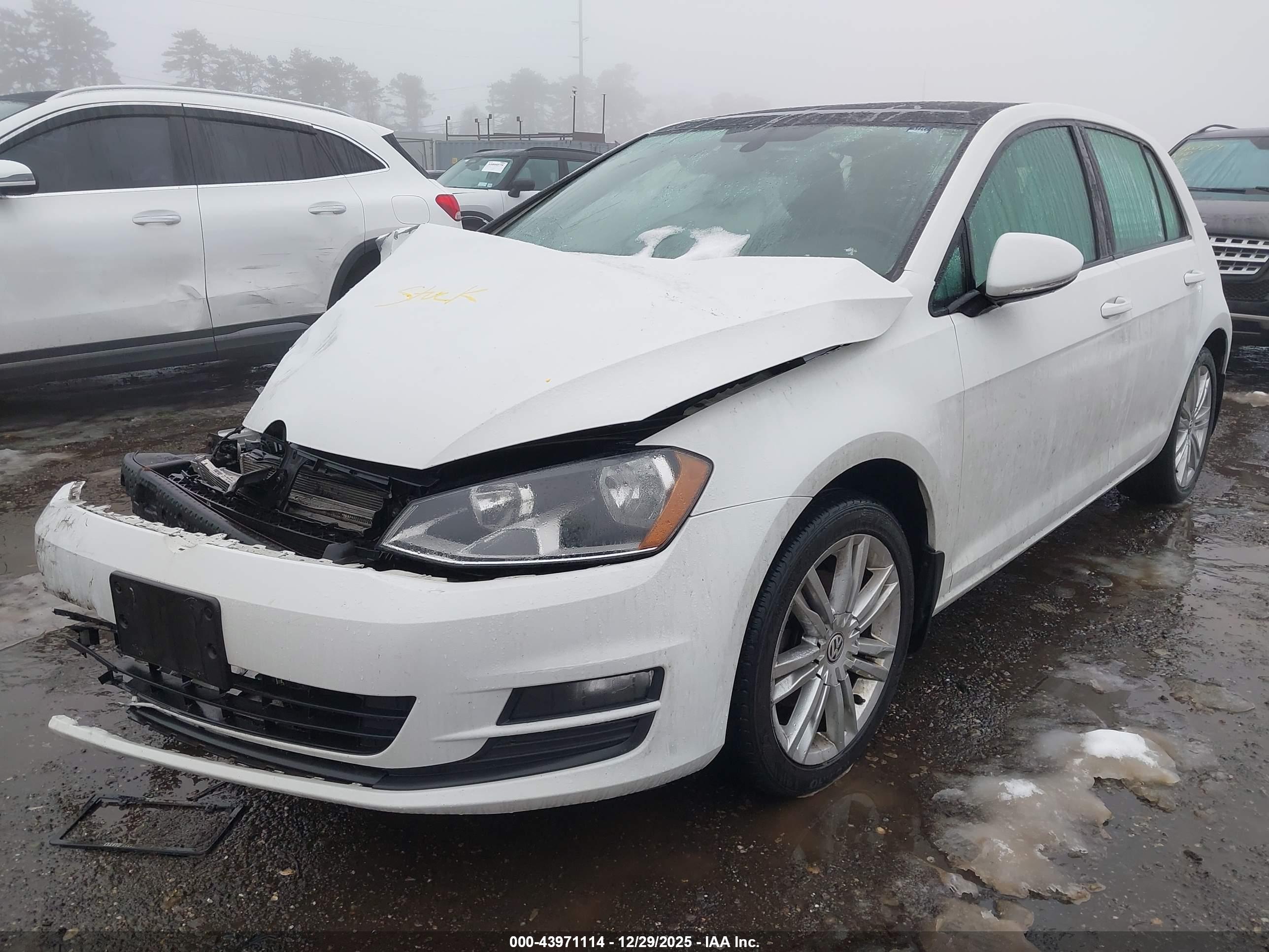 VOLKSWAGEN GOLF image 2
