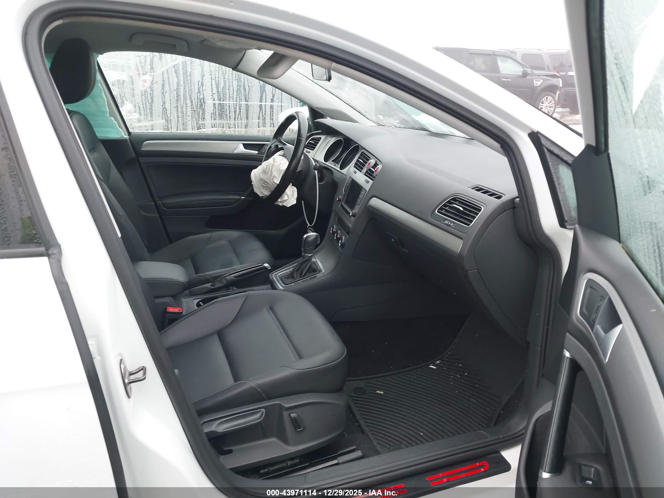 VOLKSWAGEN GOLF image 5