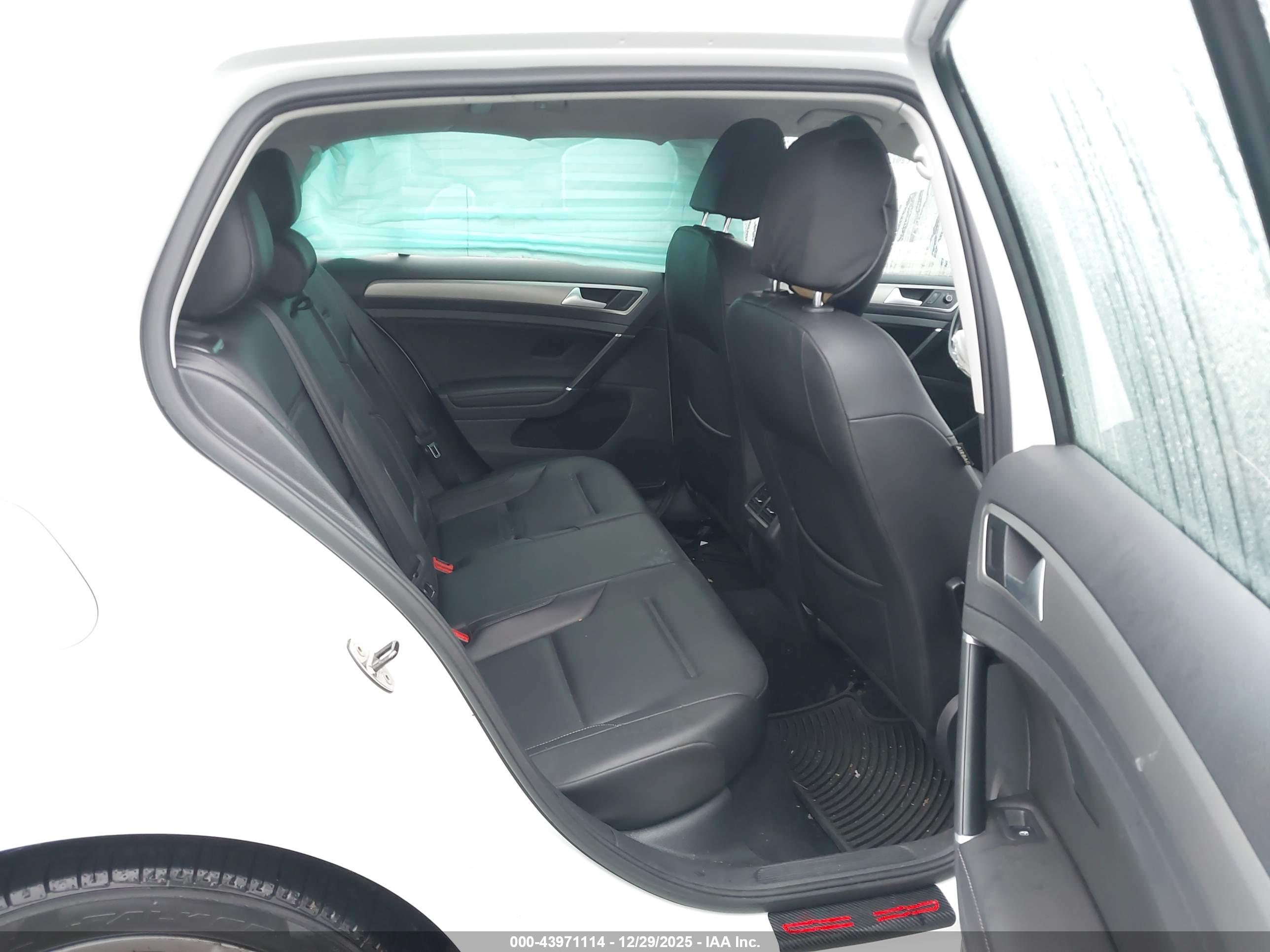 VOLKSWAGEN GOLF image 8