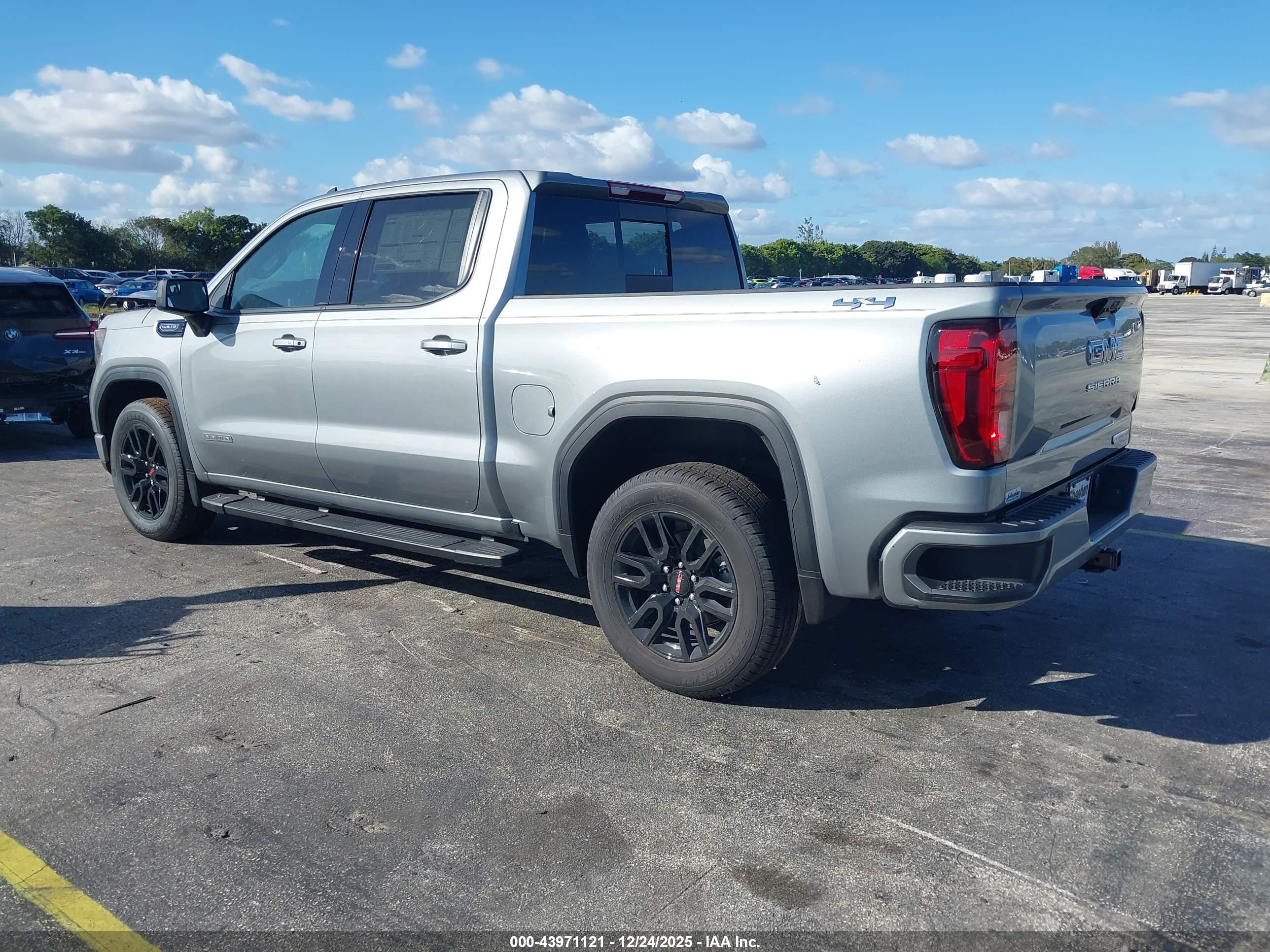 GMC SIERRA image 3