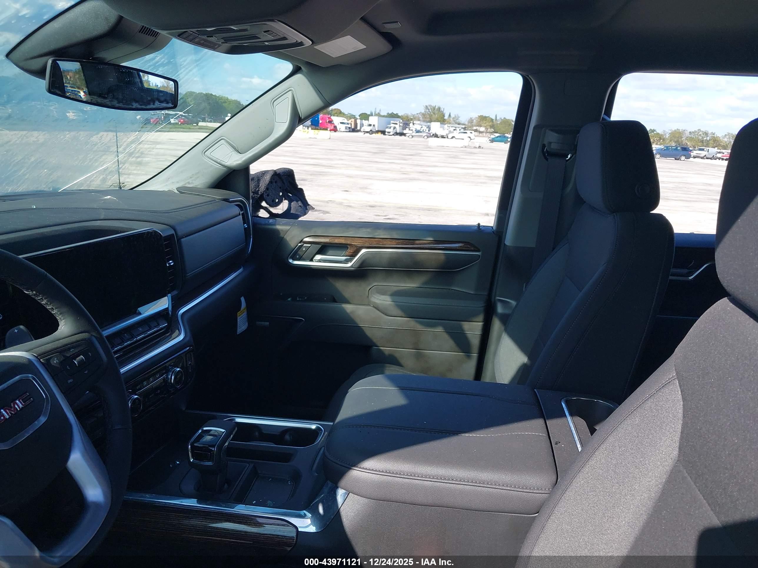 GMC SIERRA image 5