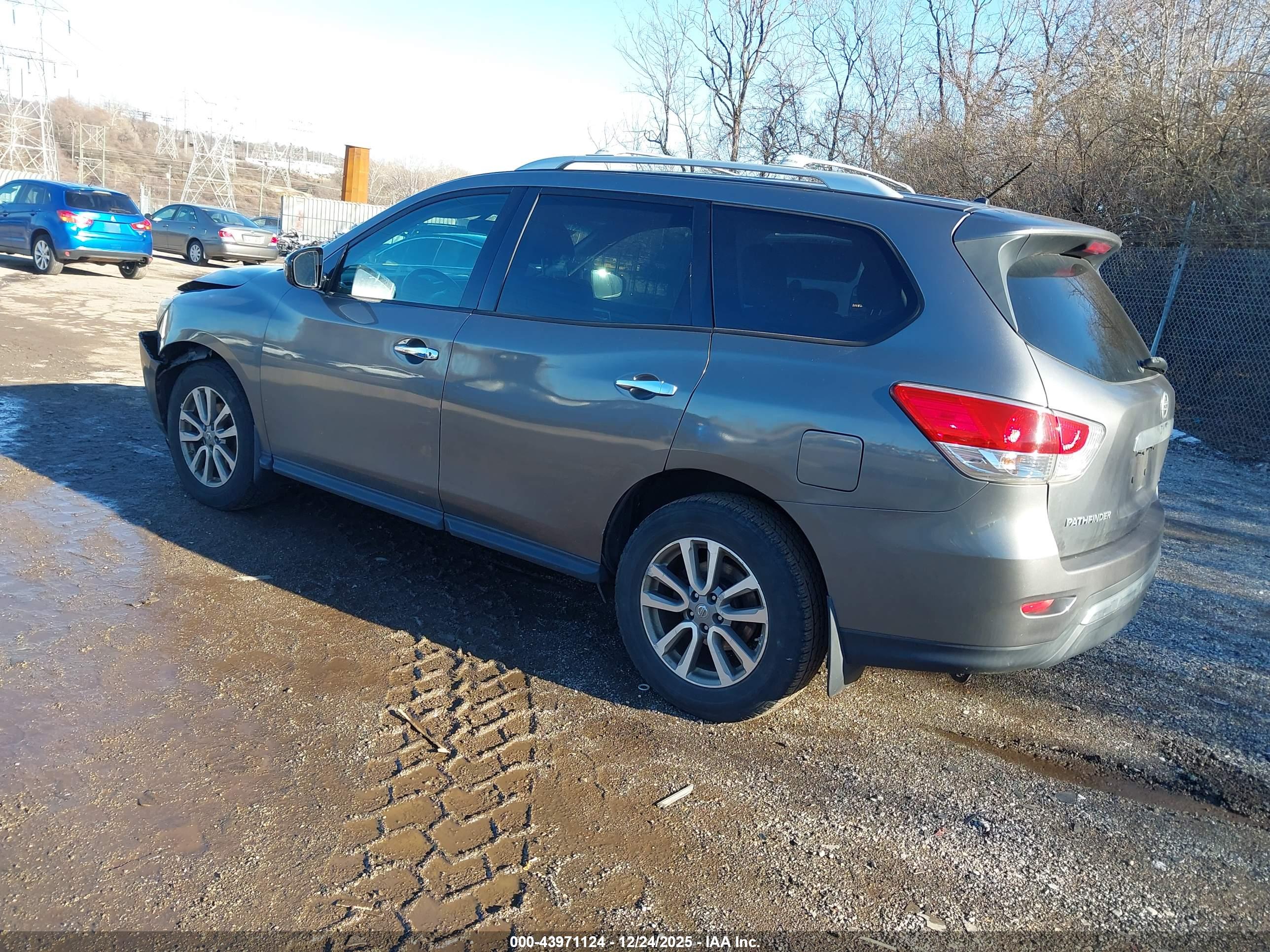 NISSAN PATHFINDER image 3