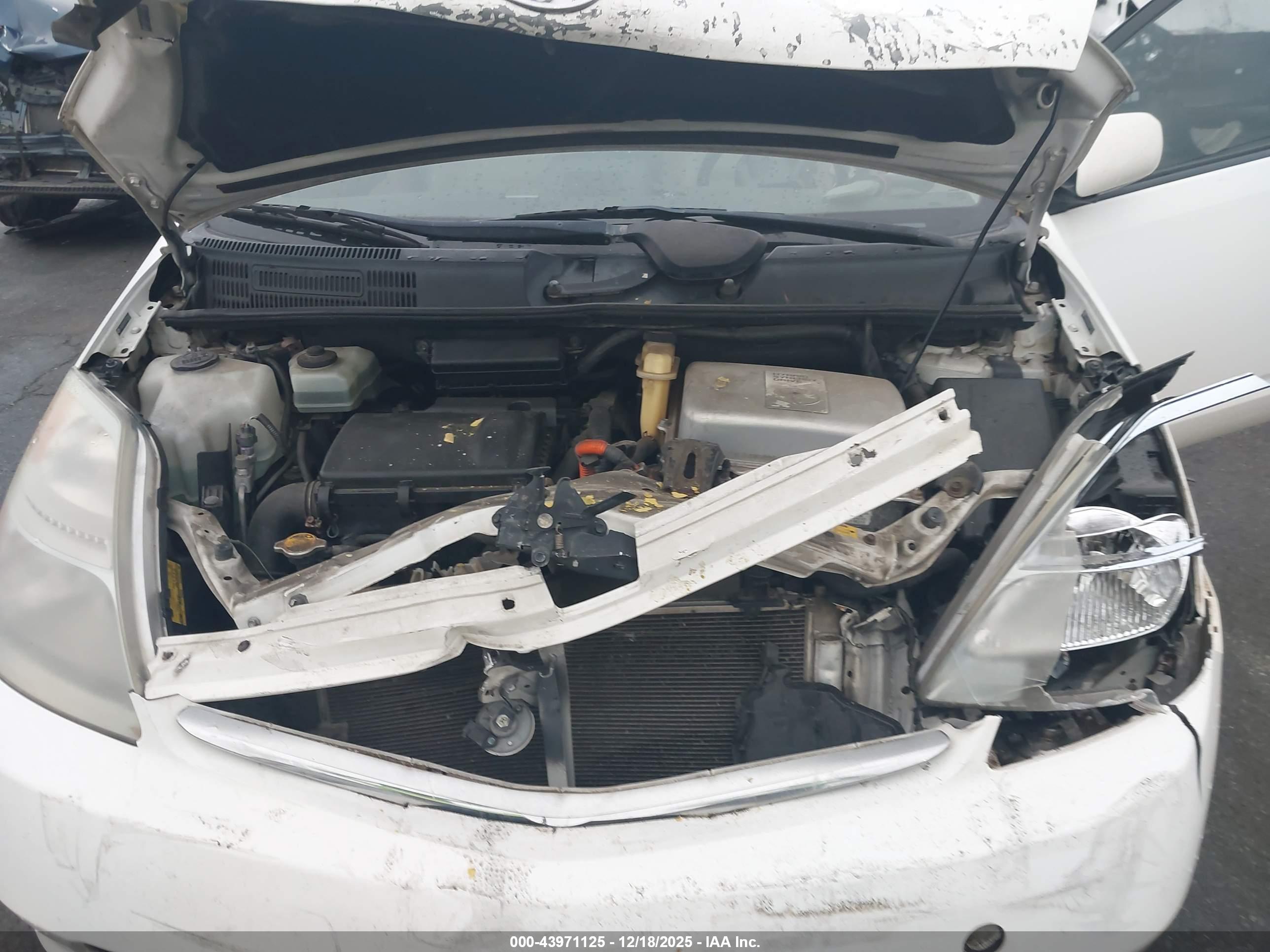 TOYOTA PRIUS image 10