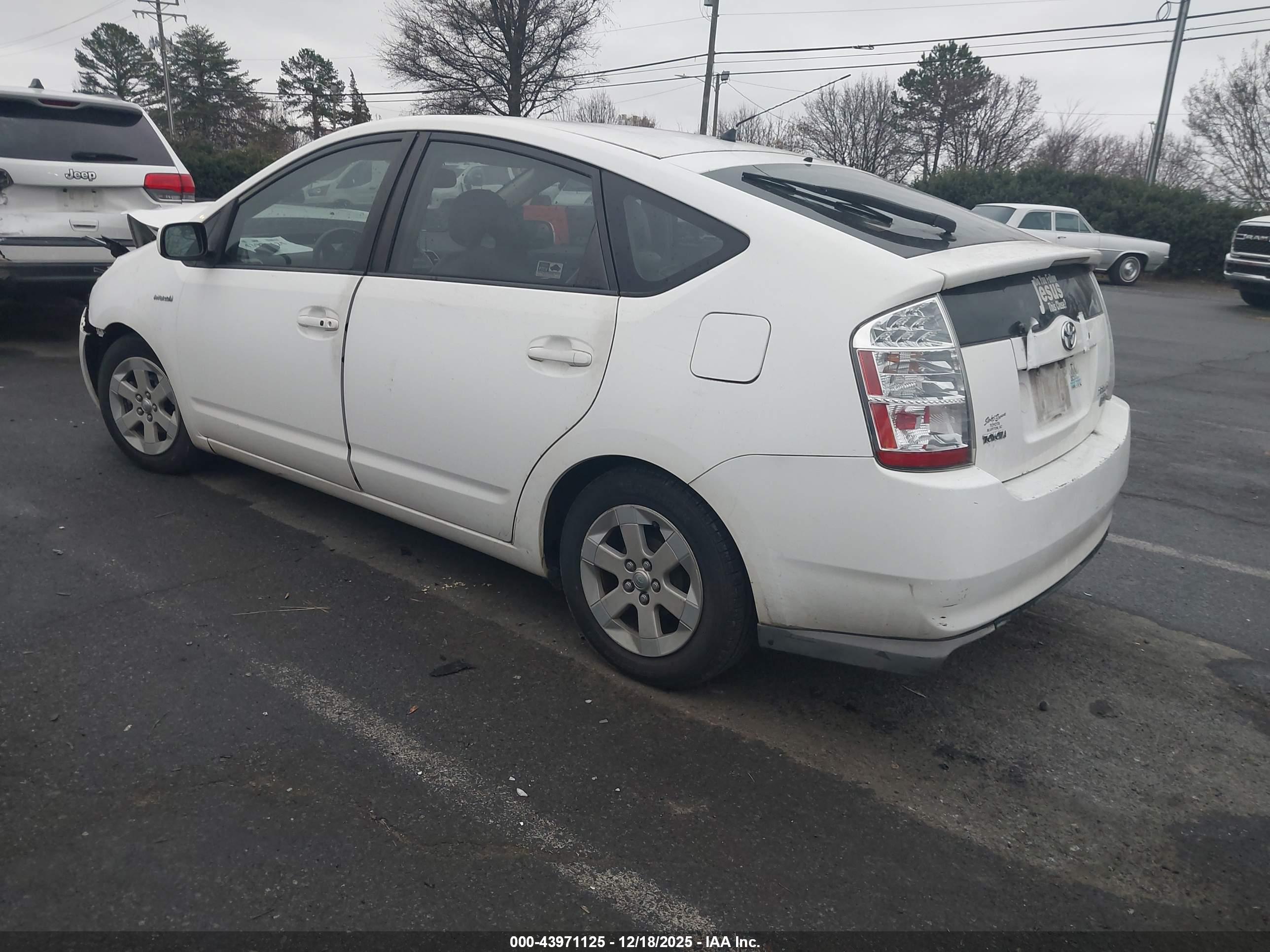 TOYOTA PRIUS image 3