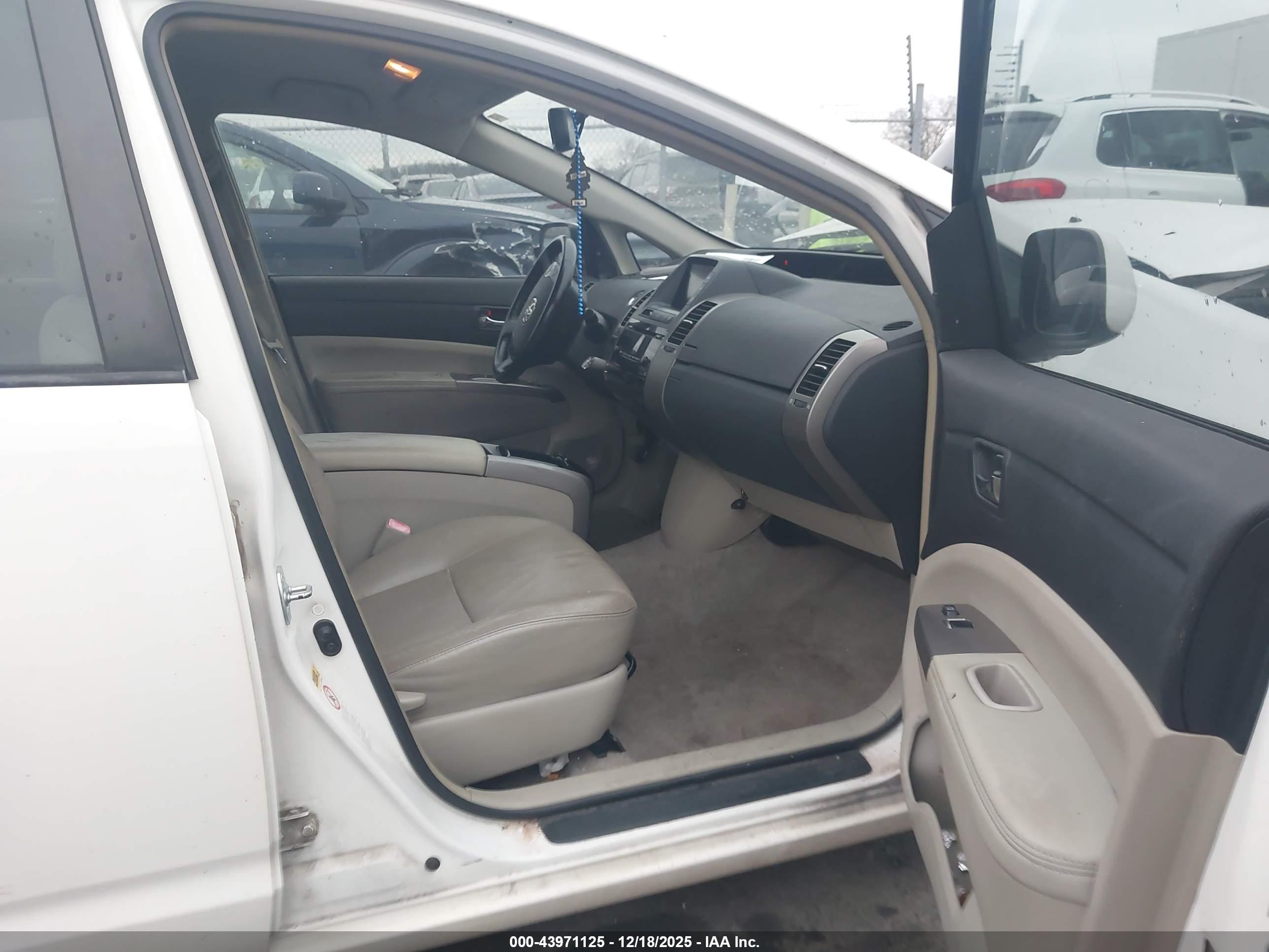 TOYOTA PRIUS image 5