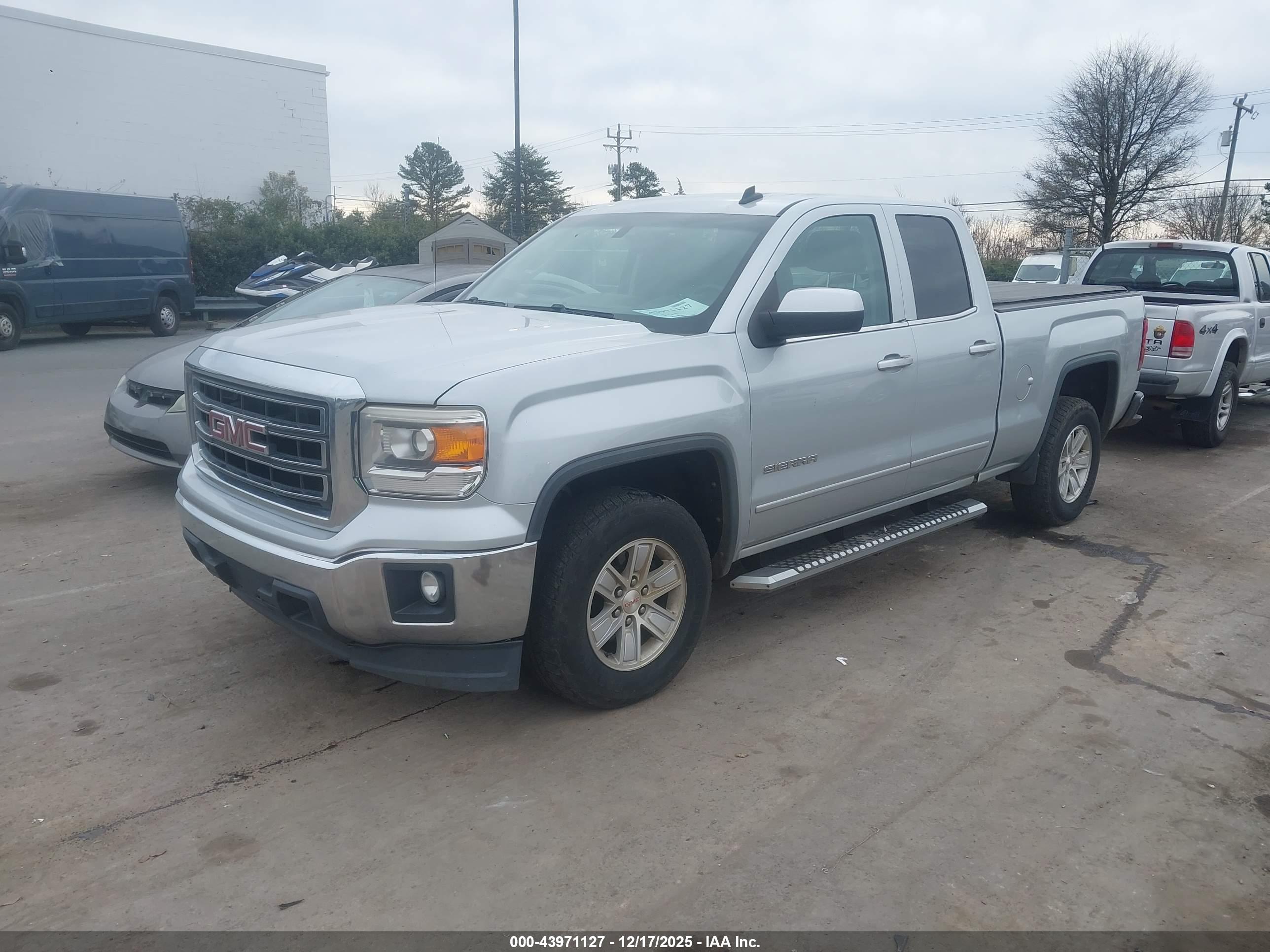 GMC SIERRA image 2