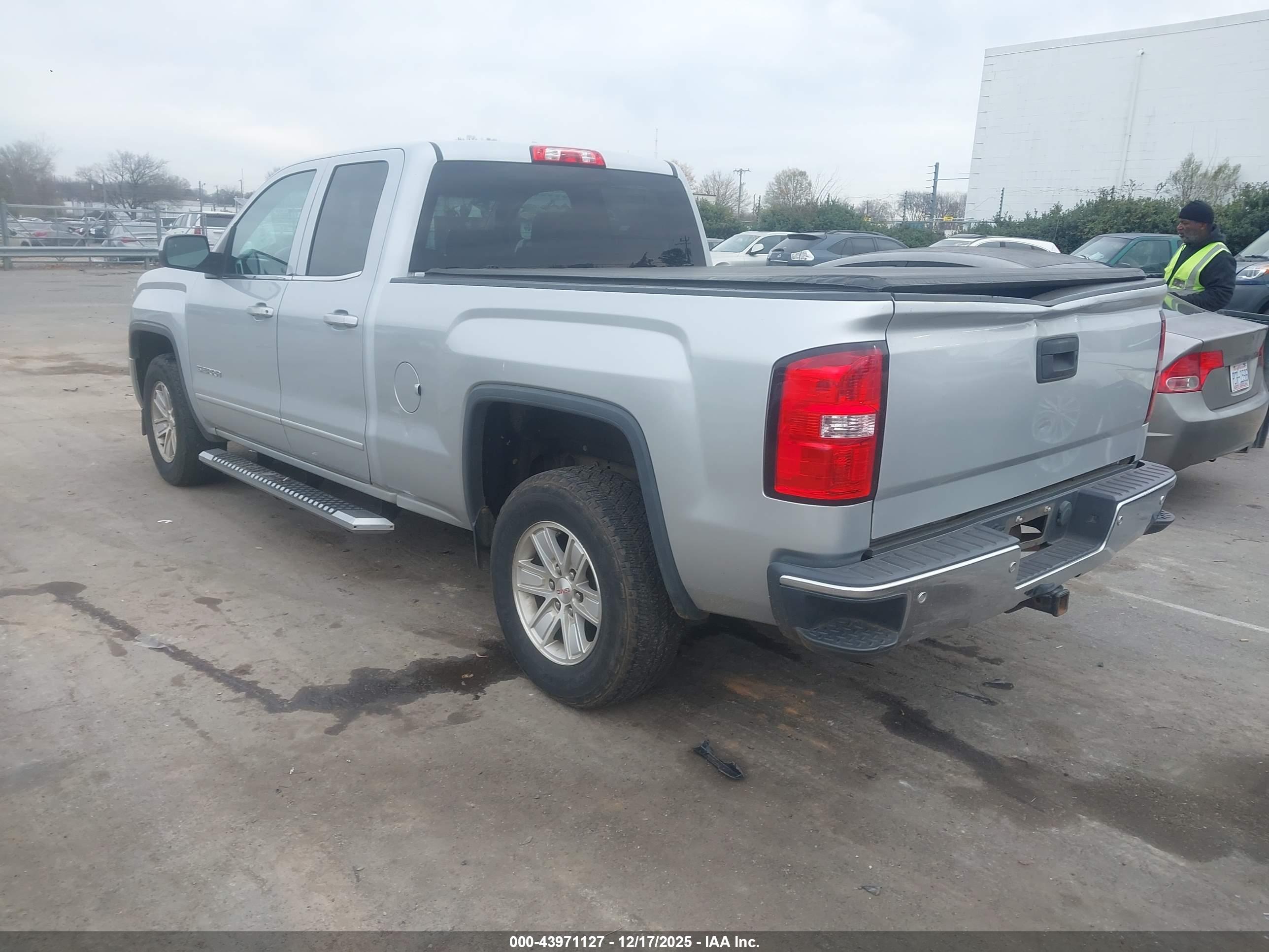 GMC SIERRA image 3