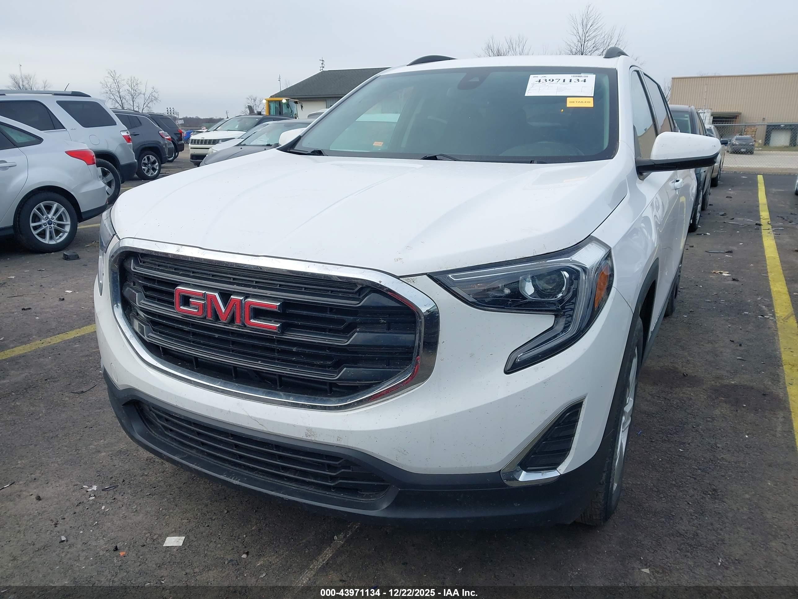 GMC TERRAIN image 2