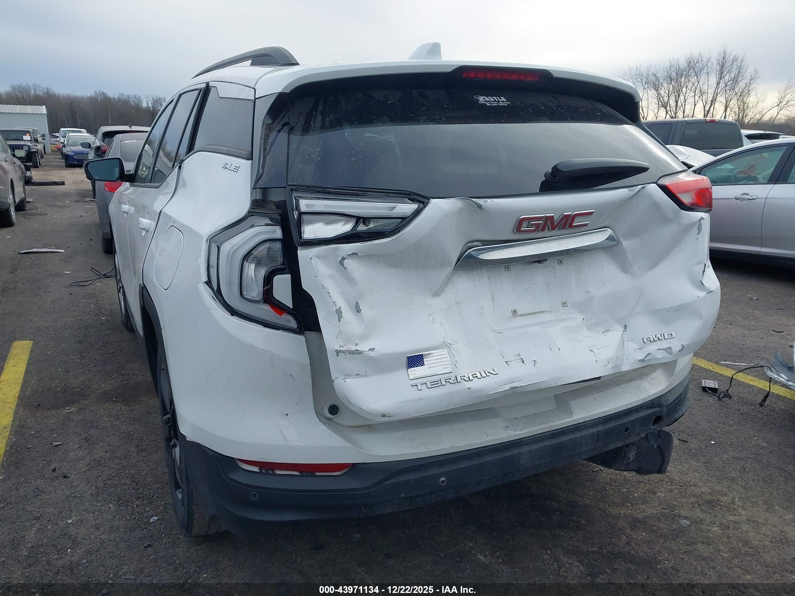 GMC TERRAIN image 3
