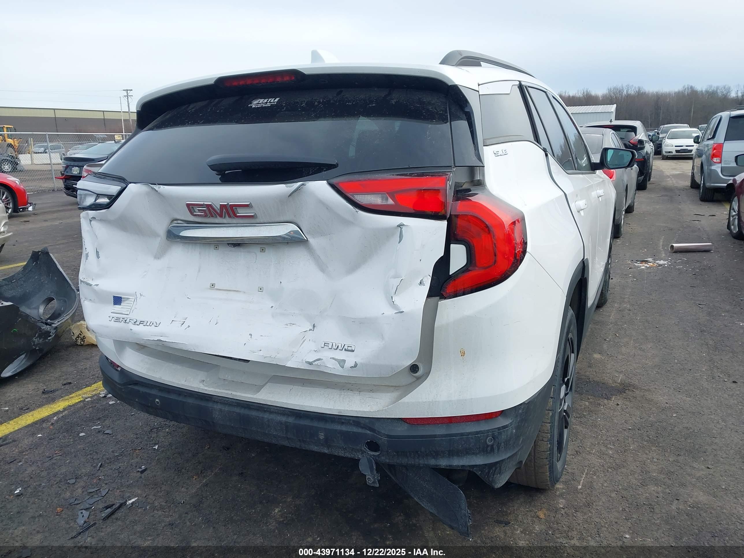 GMC TERRAIN image 4