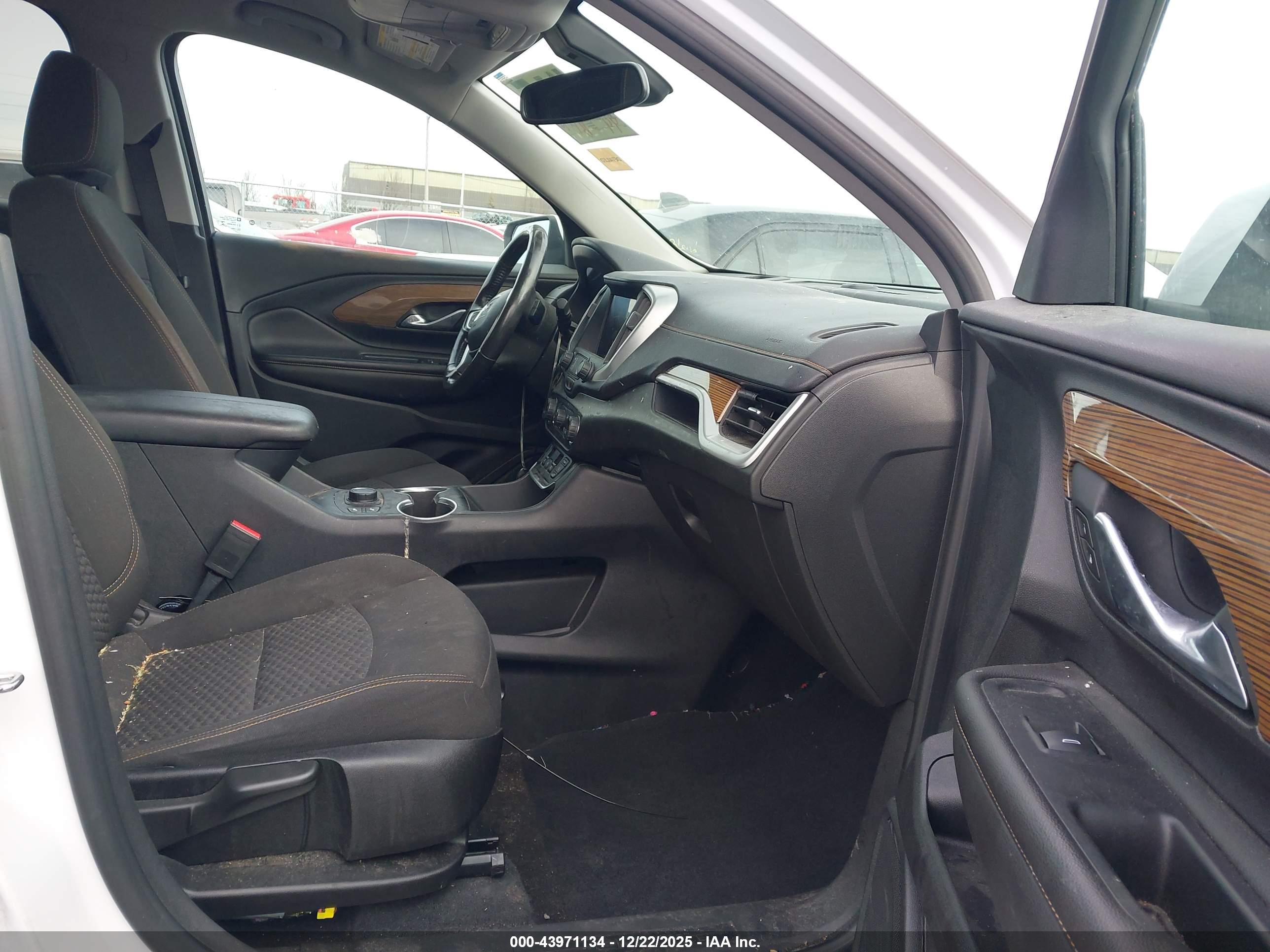 GMC TERRAIN image 5