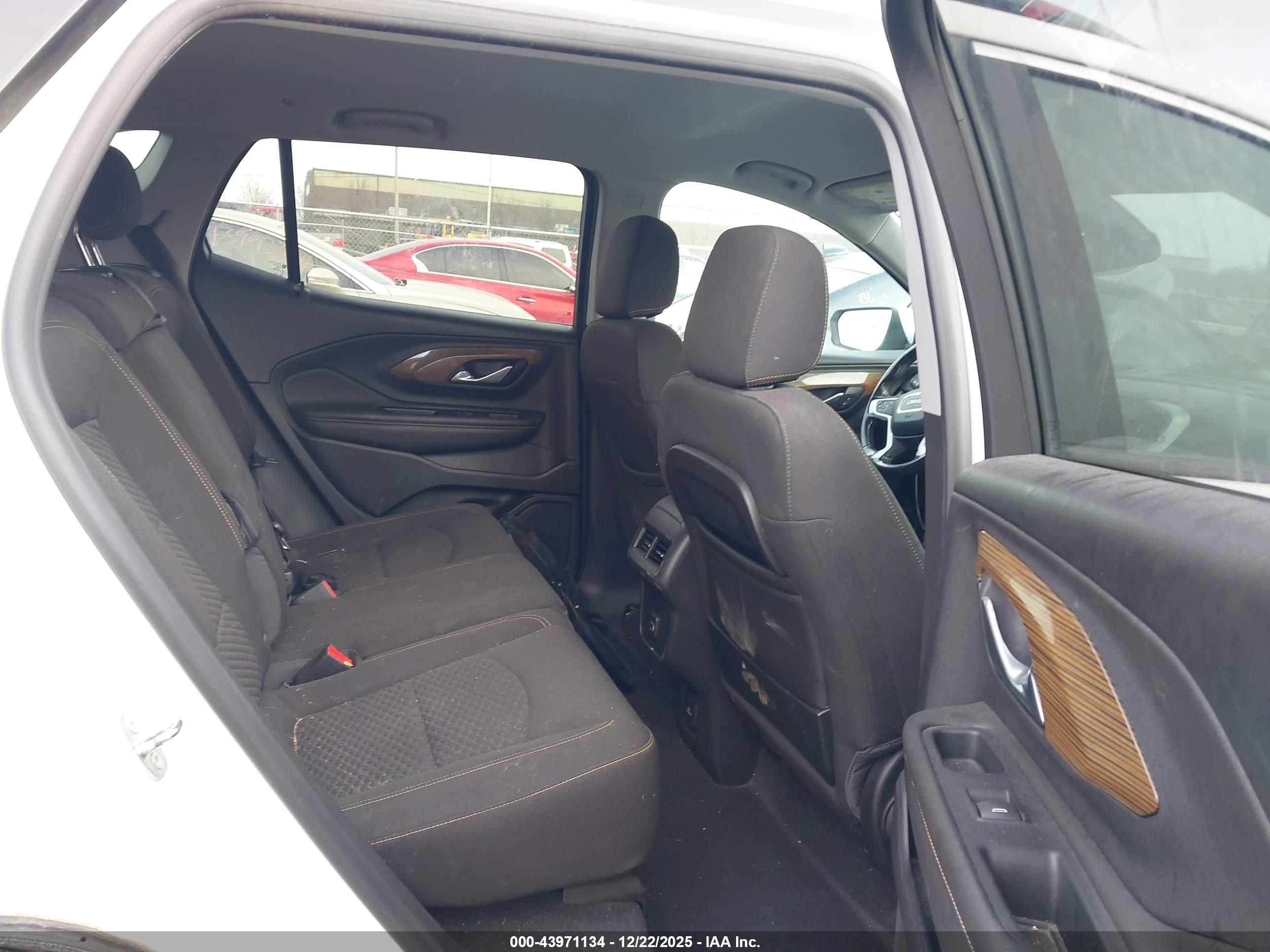 GMC TERRAIN image 8