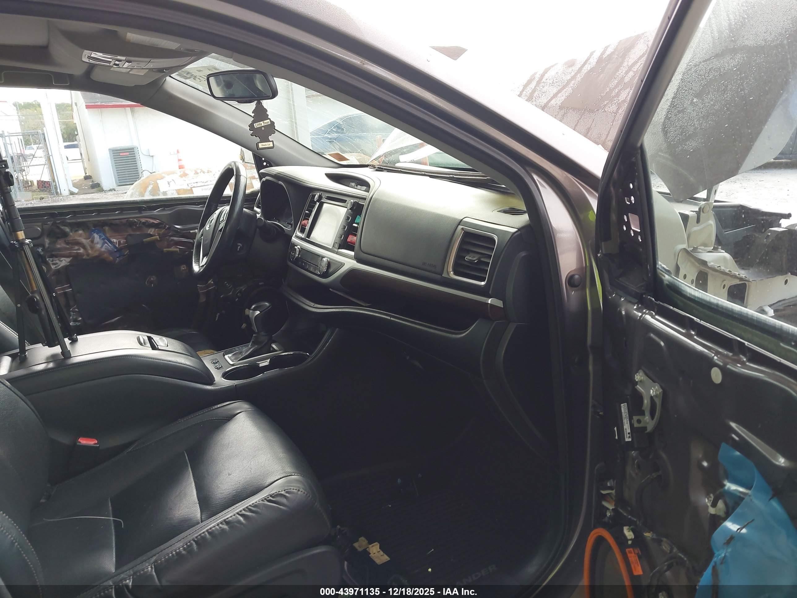 TOYOTA HIGHLANDER image 5
