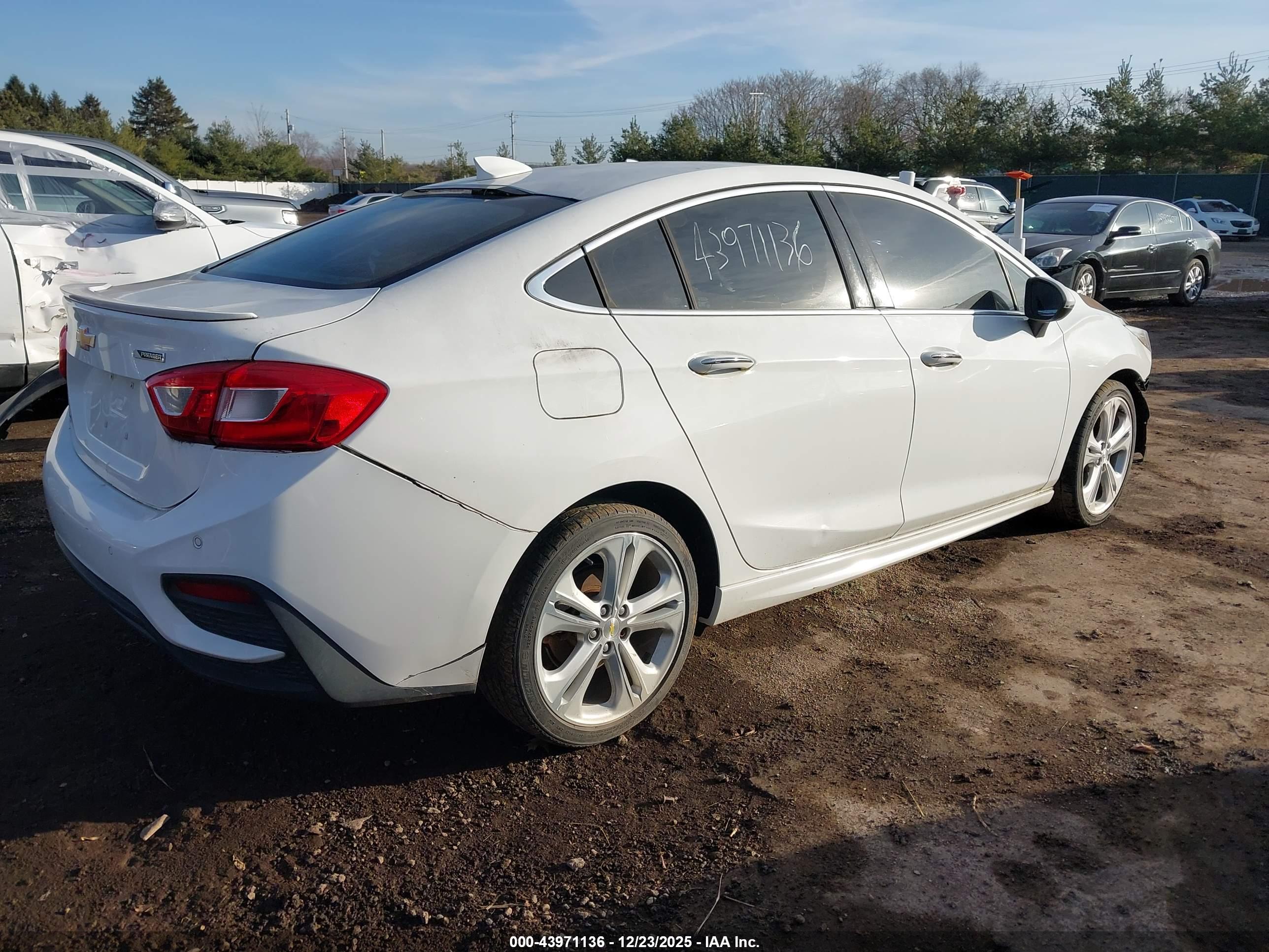 CHEVROLET CRUZE image 4