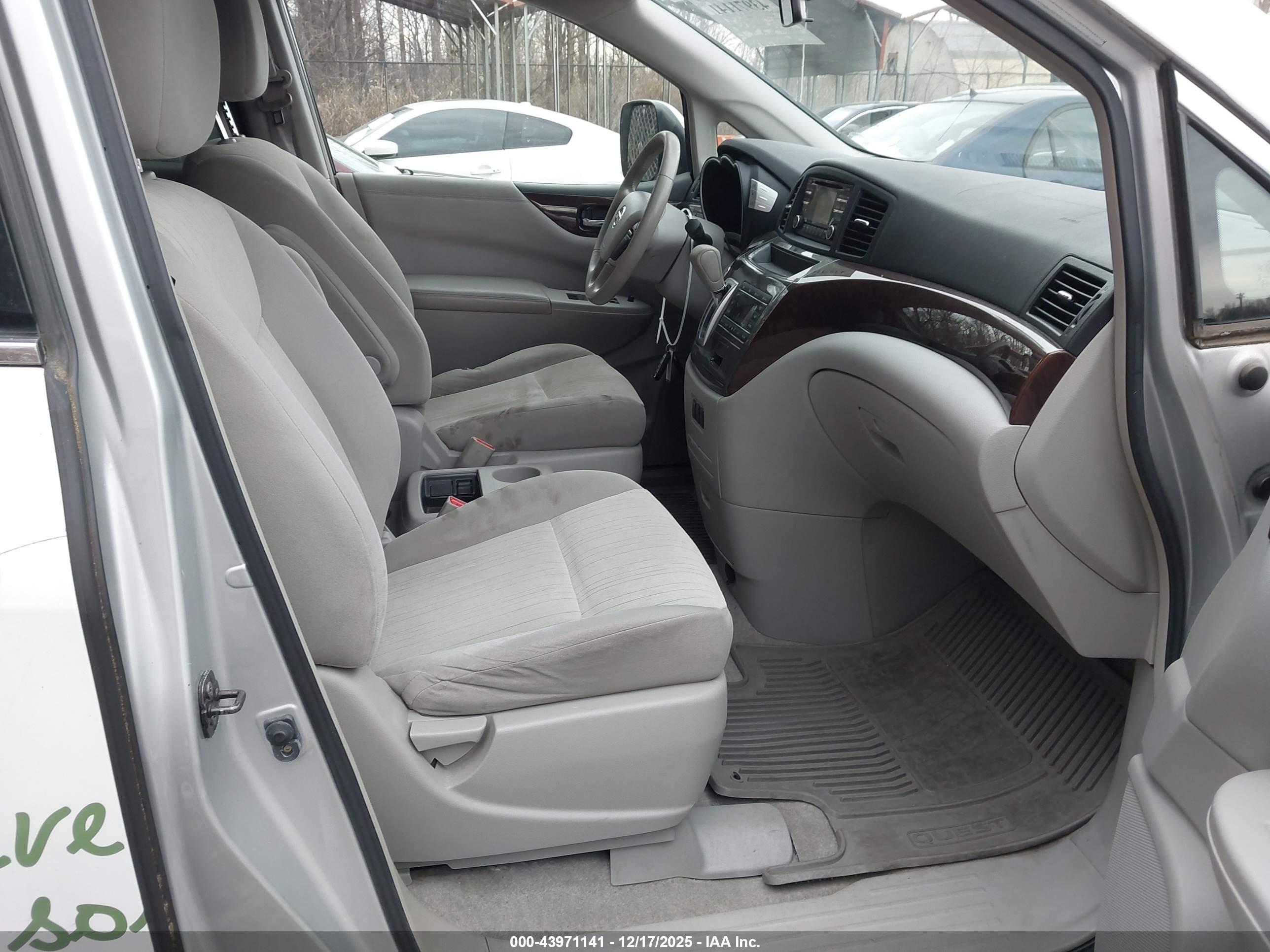 NISSAN QUEST image 5