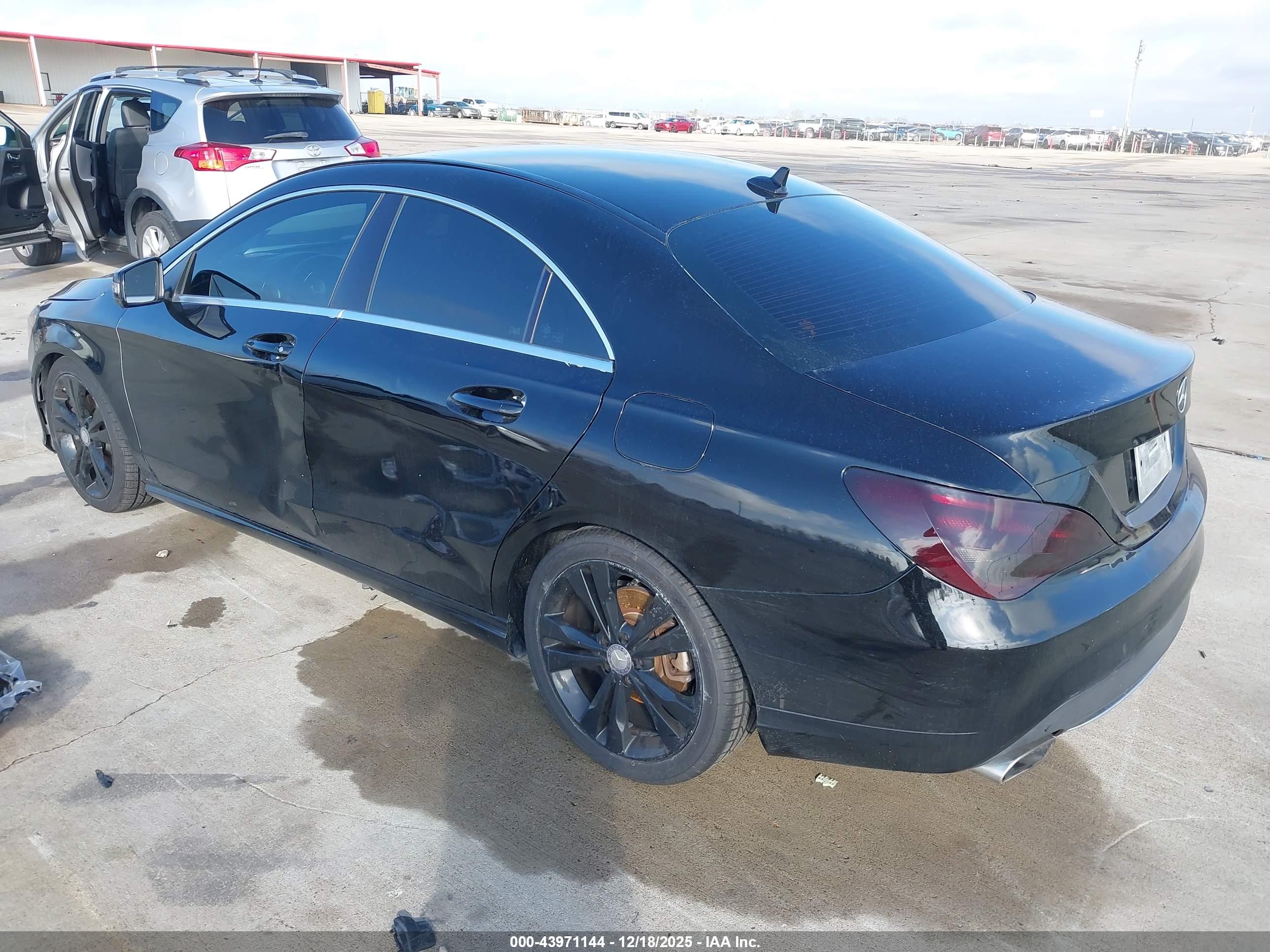 MERCEDES-BENZ CLA image 3