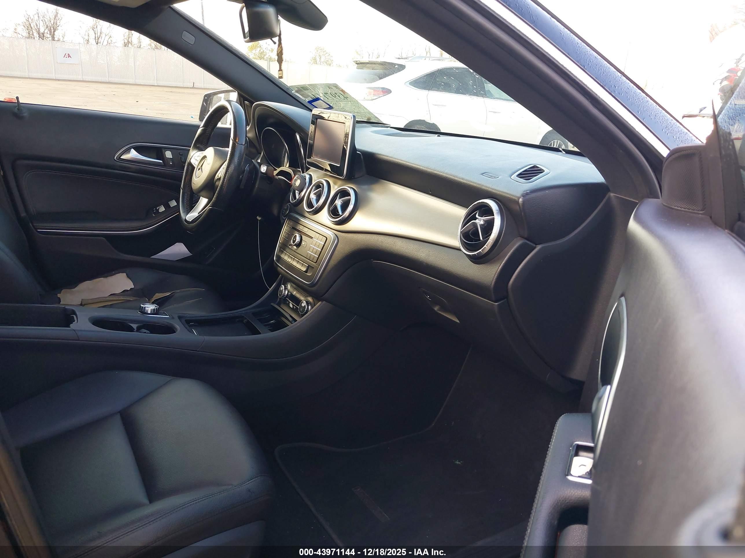 MERCEDES-BENZ CLA image 5