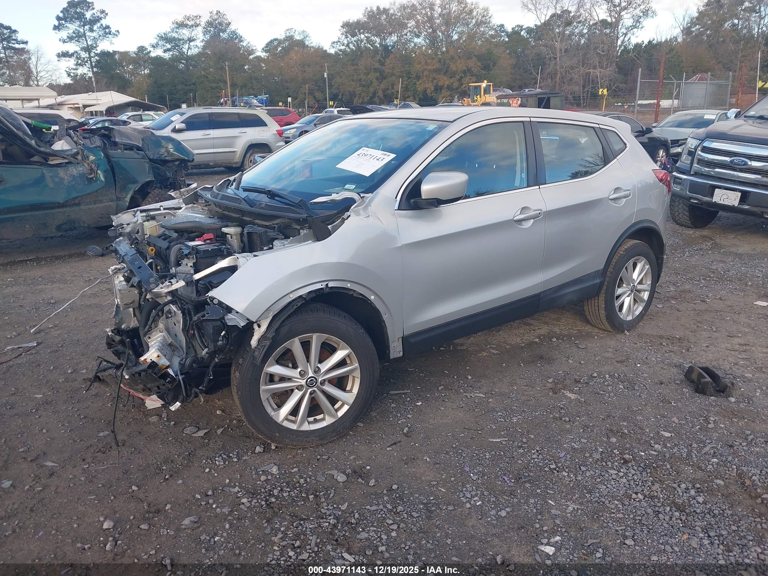 NISSAN ROGUE image 2