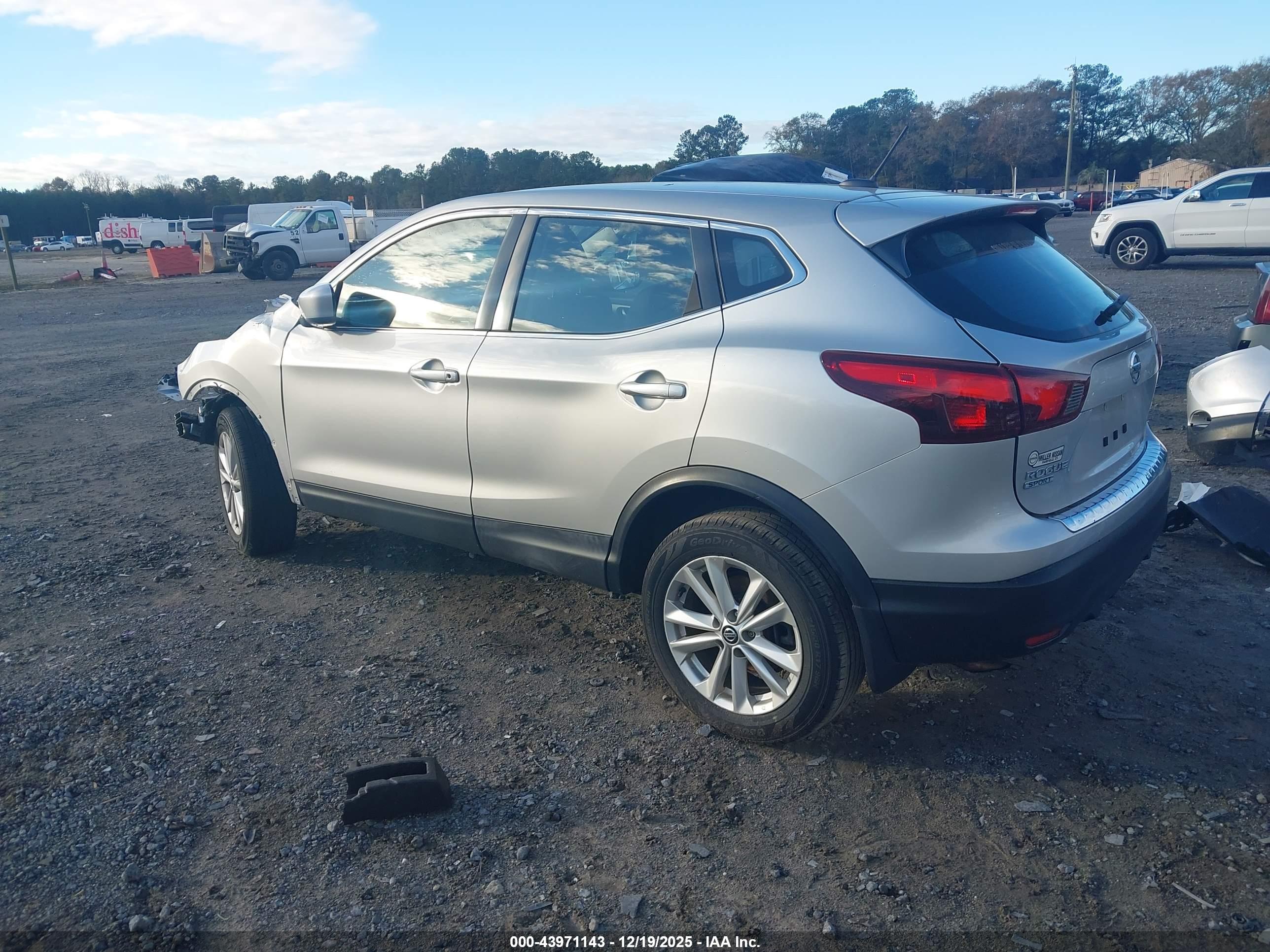 NISSAN ROGUE image 3